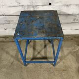 Workshop table eats standing