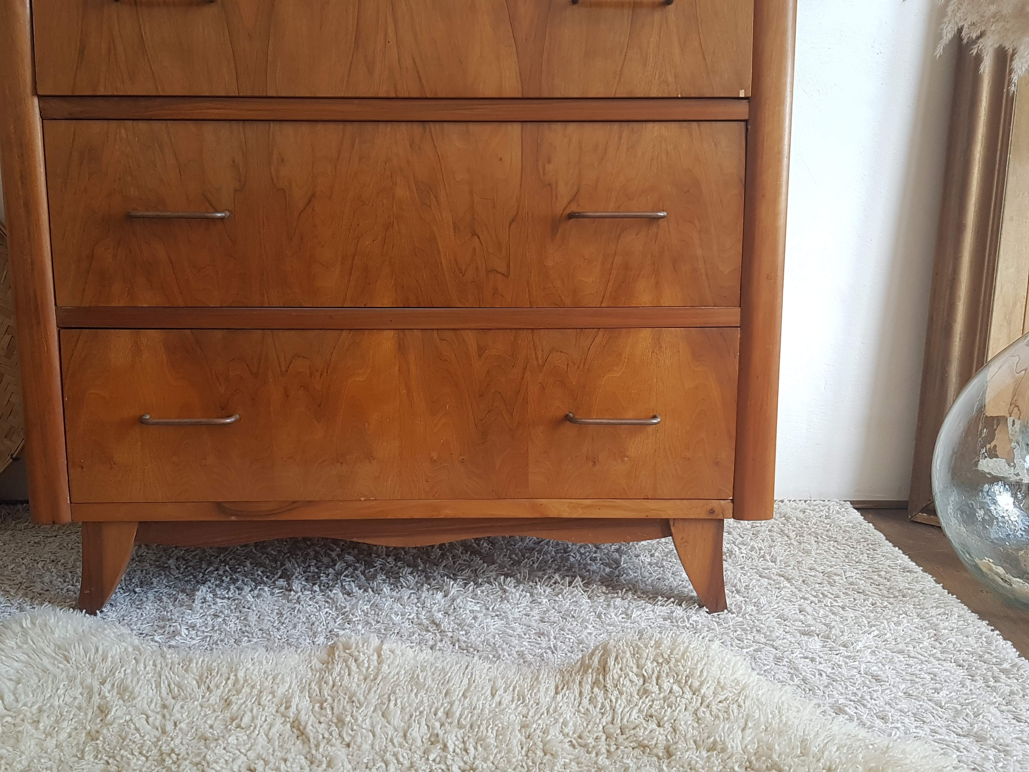 Dresser circa 60s - compass feet