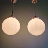 Paire de suspensions Art déco en opaline blanche, 1920-30