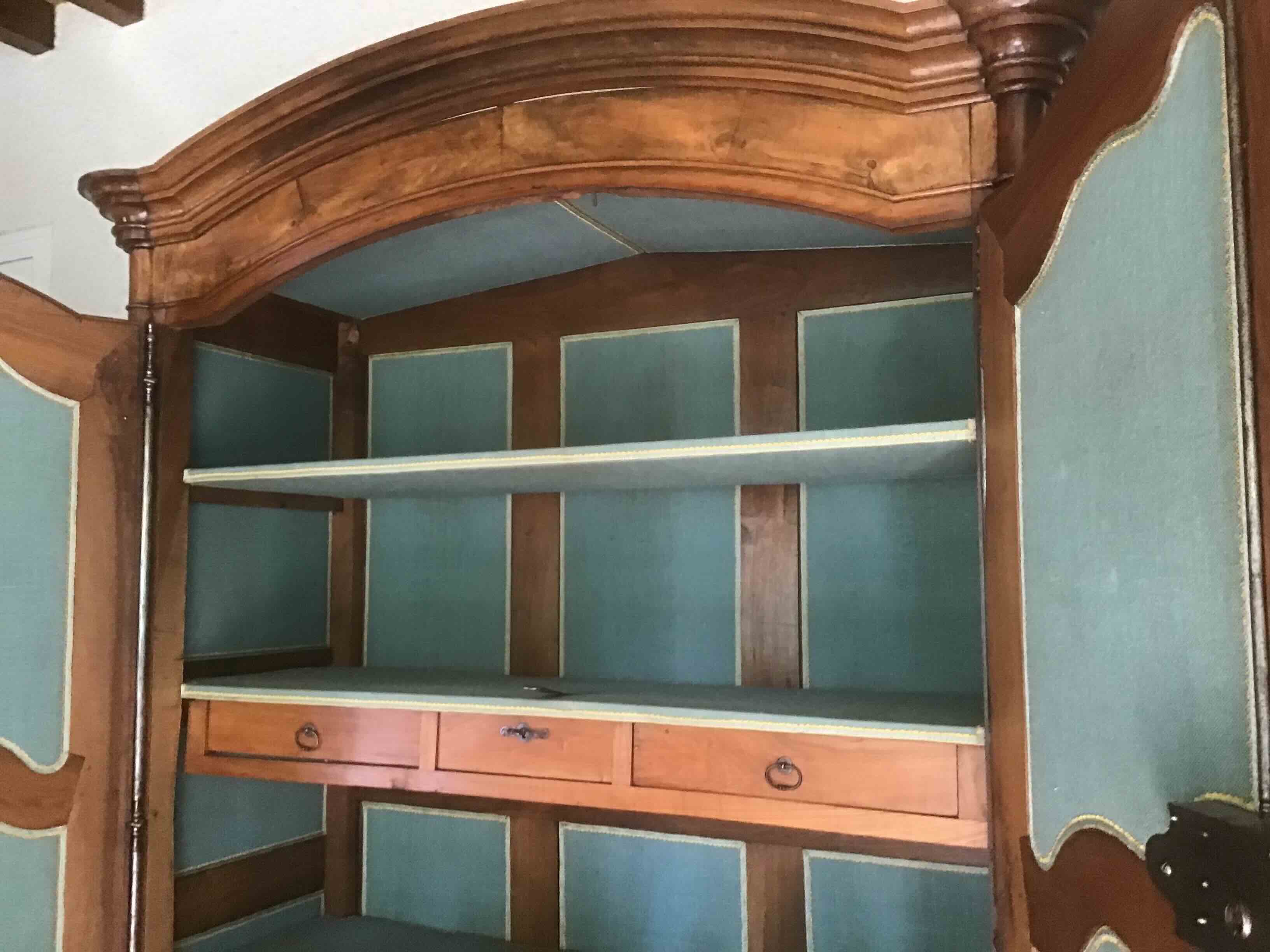 Louis XV wardrobe "gendarme hat"
