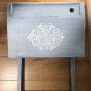 Joli pupitre / bureau d’enfant en bois