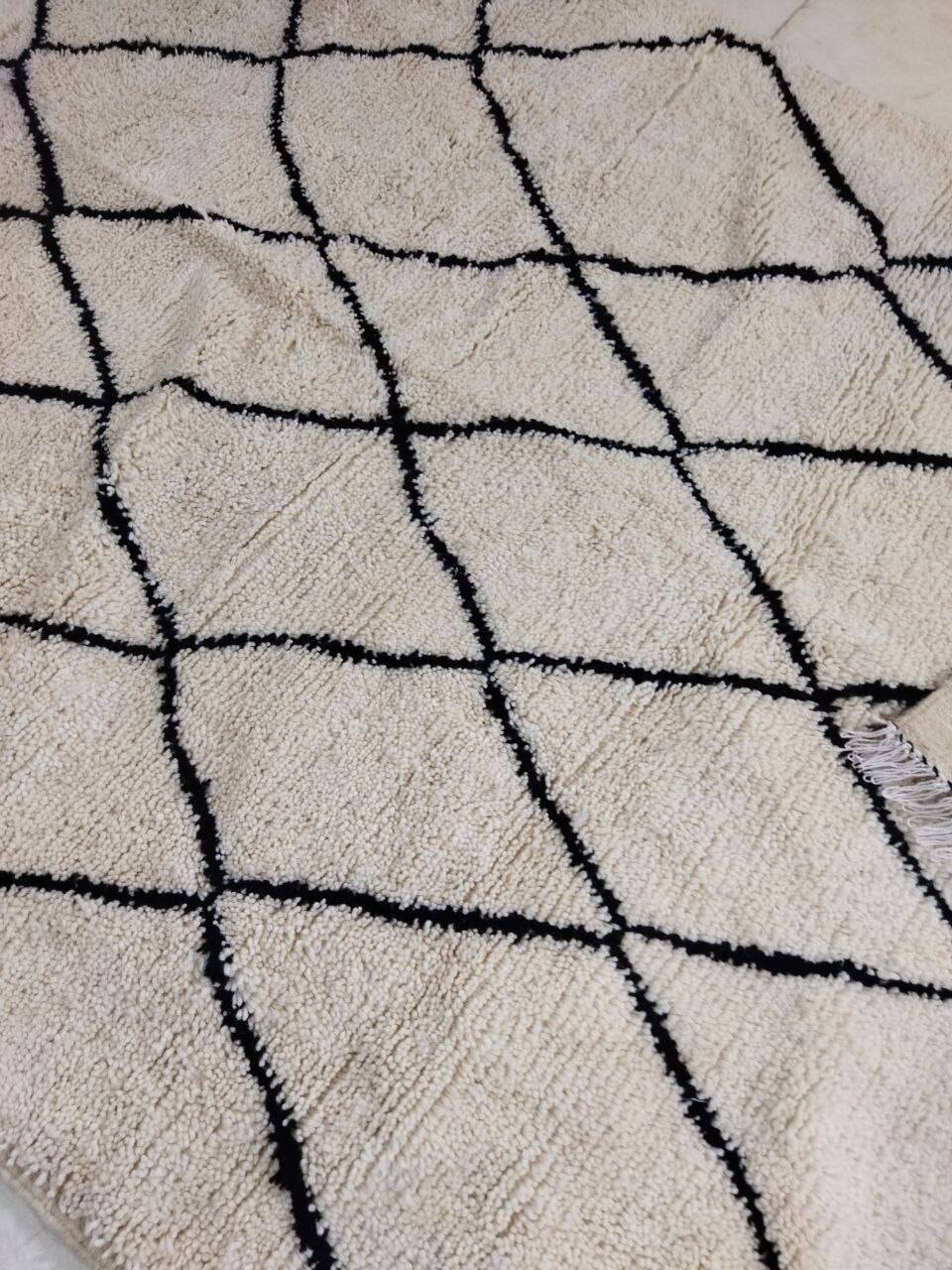 Handmade moroccan berber rug 315 x 187 cm