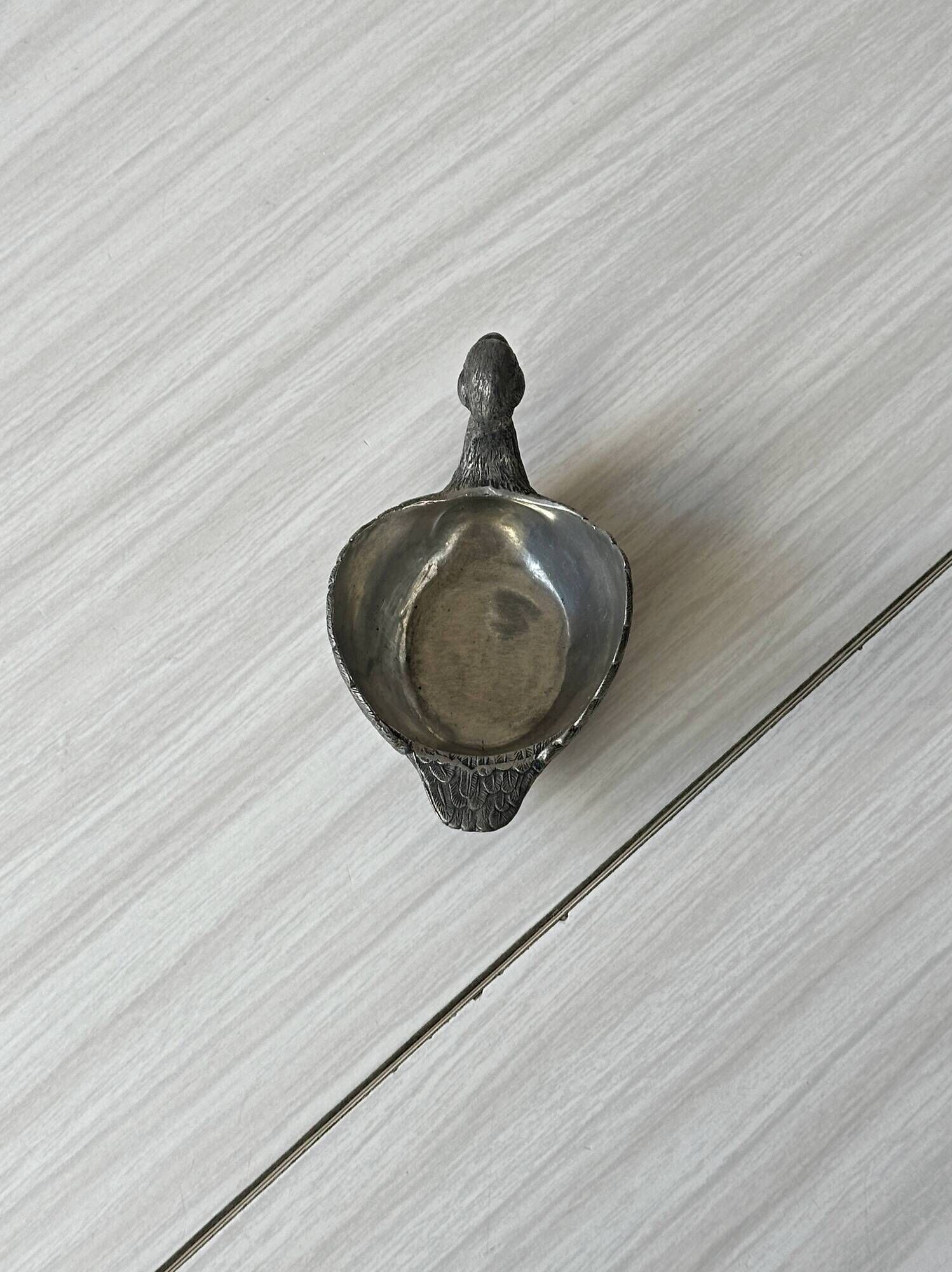 Swan catchall – Small swan-shaped dish in silver-plated metal