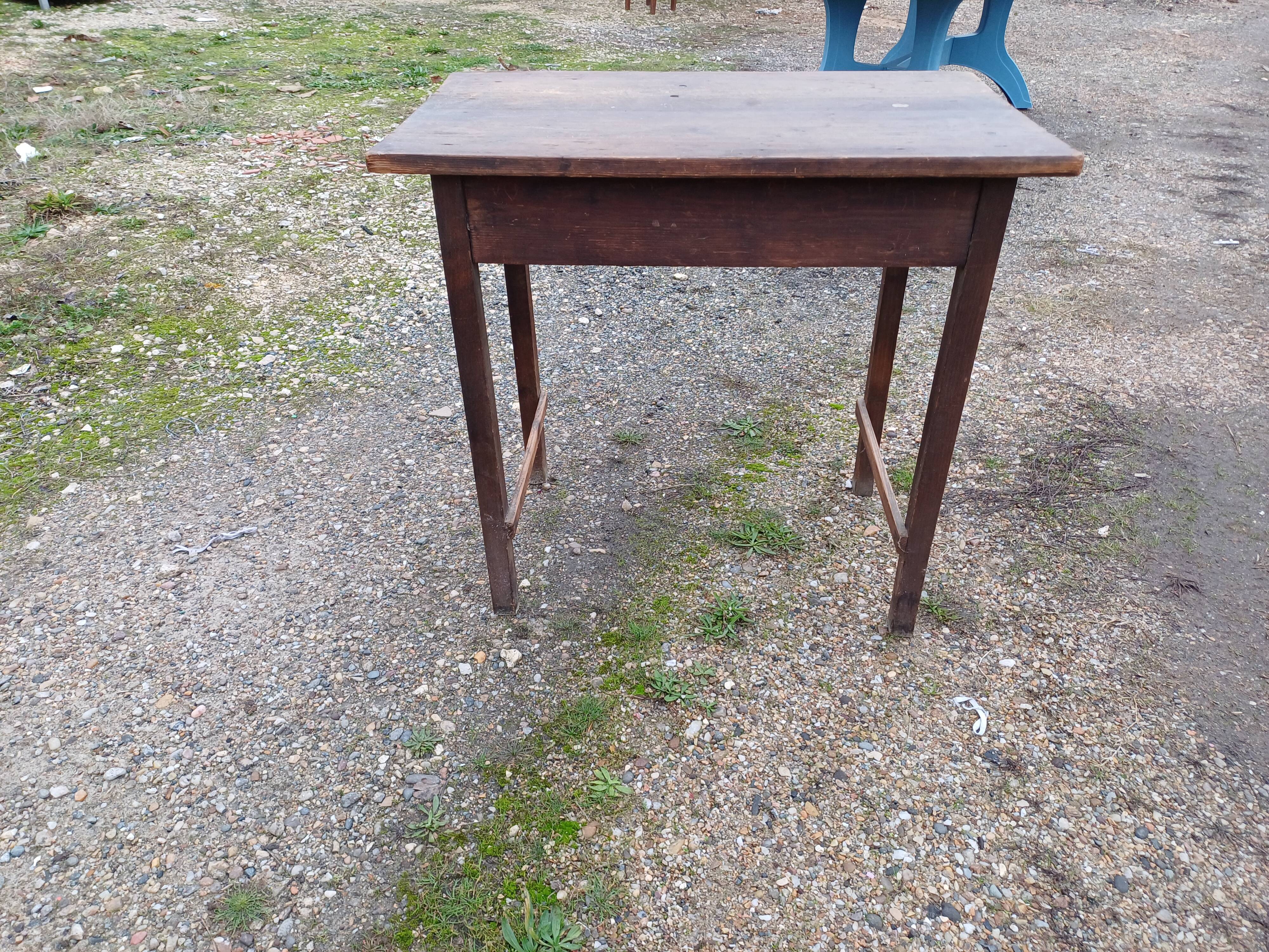 Small pine table, 1 drawer