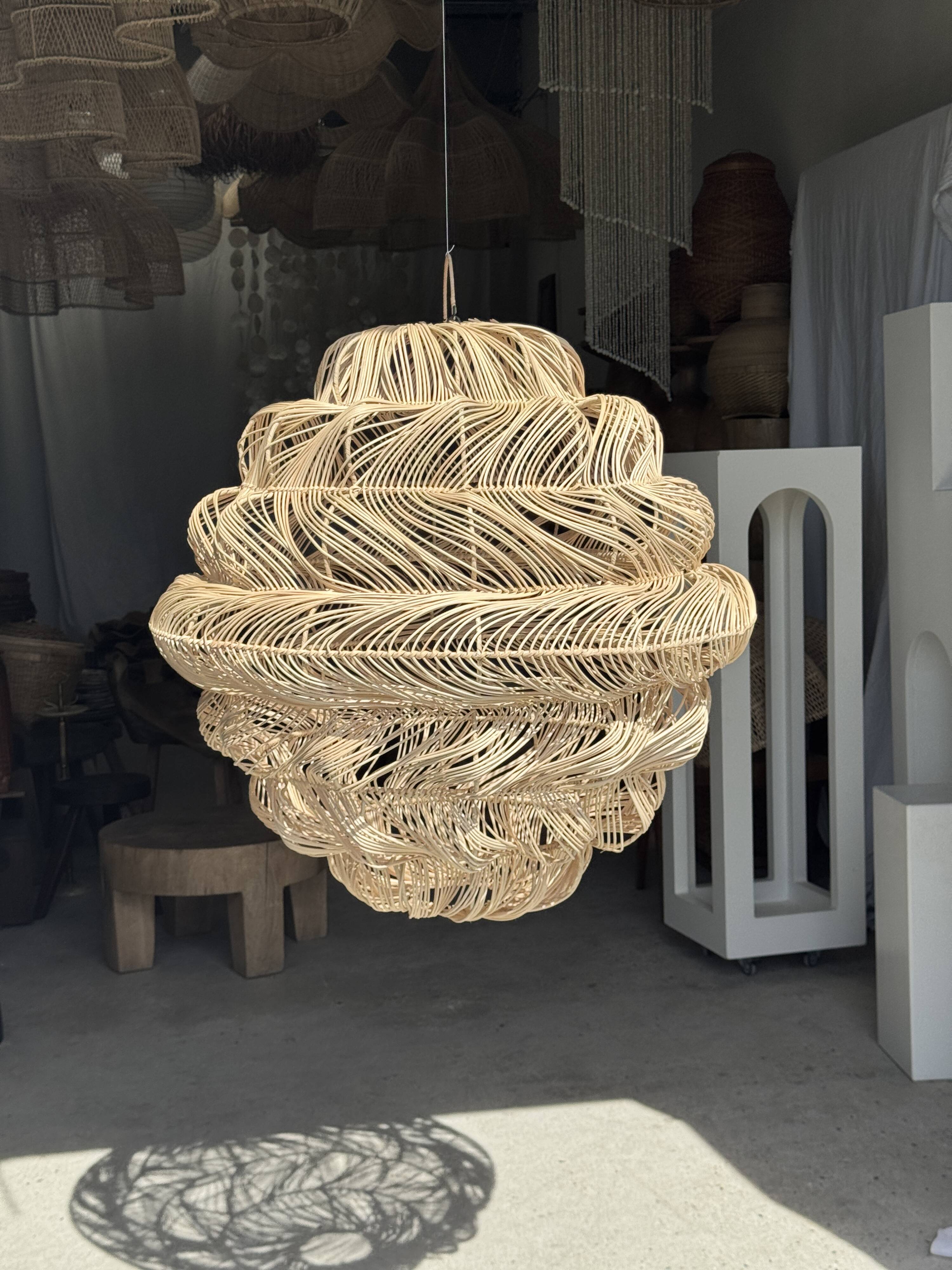 Suspension or rattan lampshade in an elongated spherical shape, layered H80 D