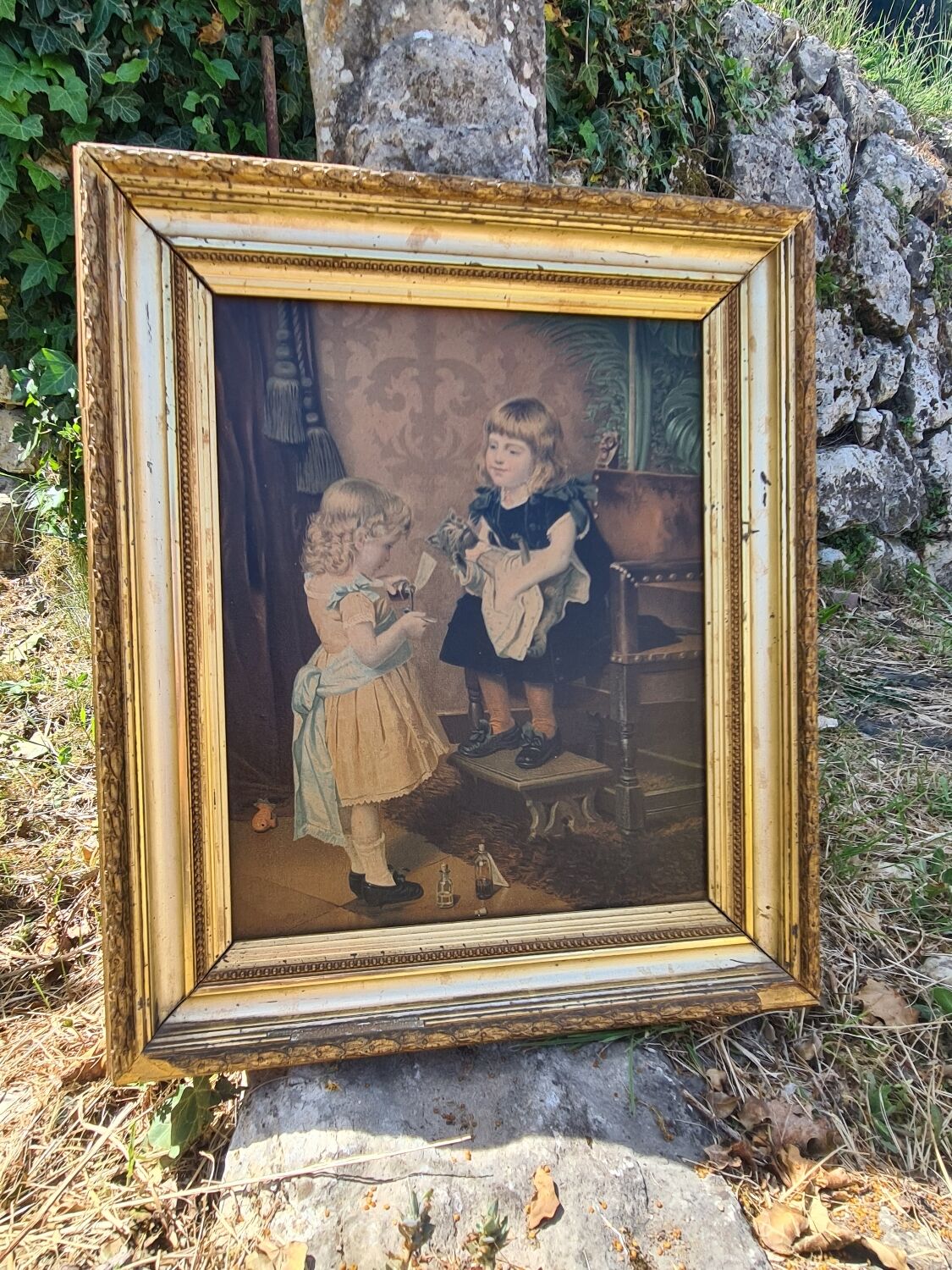 Table "little girls with cats"
