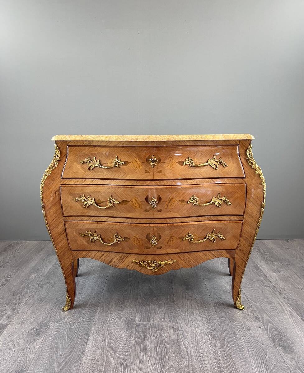 Louis XV chest of drawers stamped Marking P., late 19th century