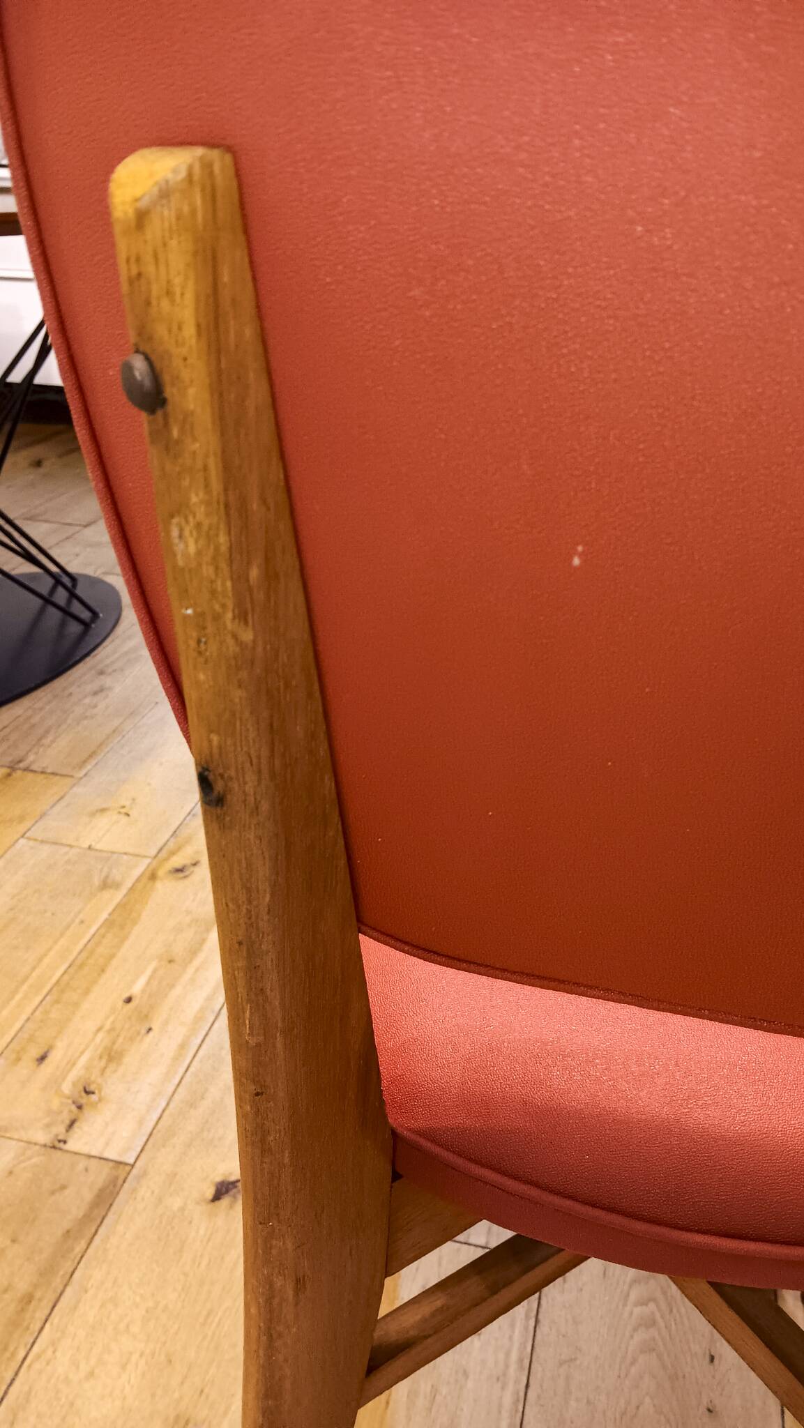 6 vintage chairs from the 50s/60s, wooden structure and skai covering.