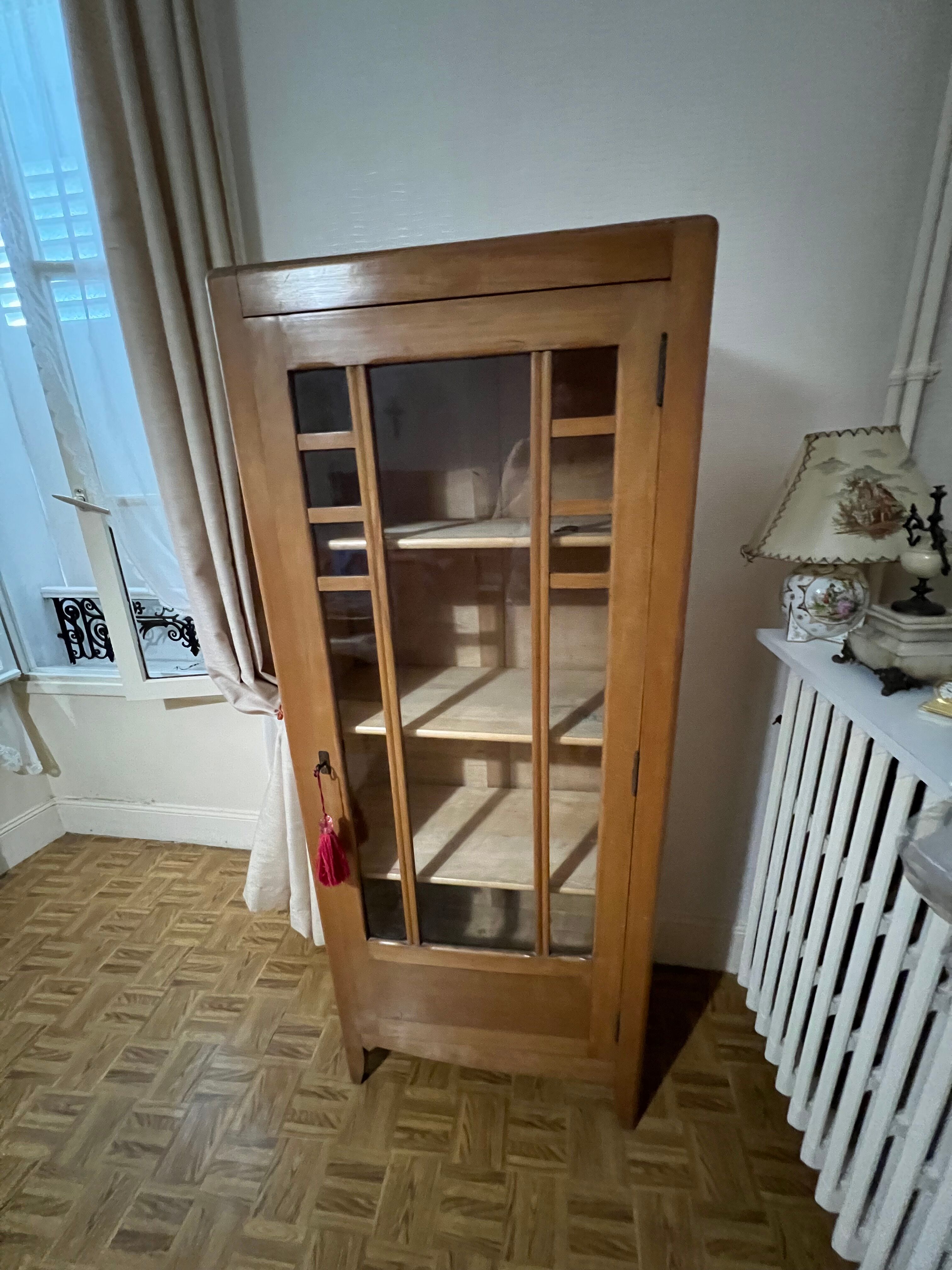 Showcase cabinet year 50s