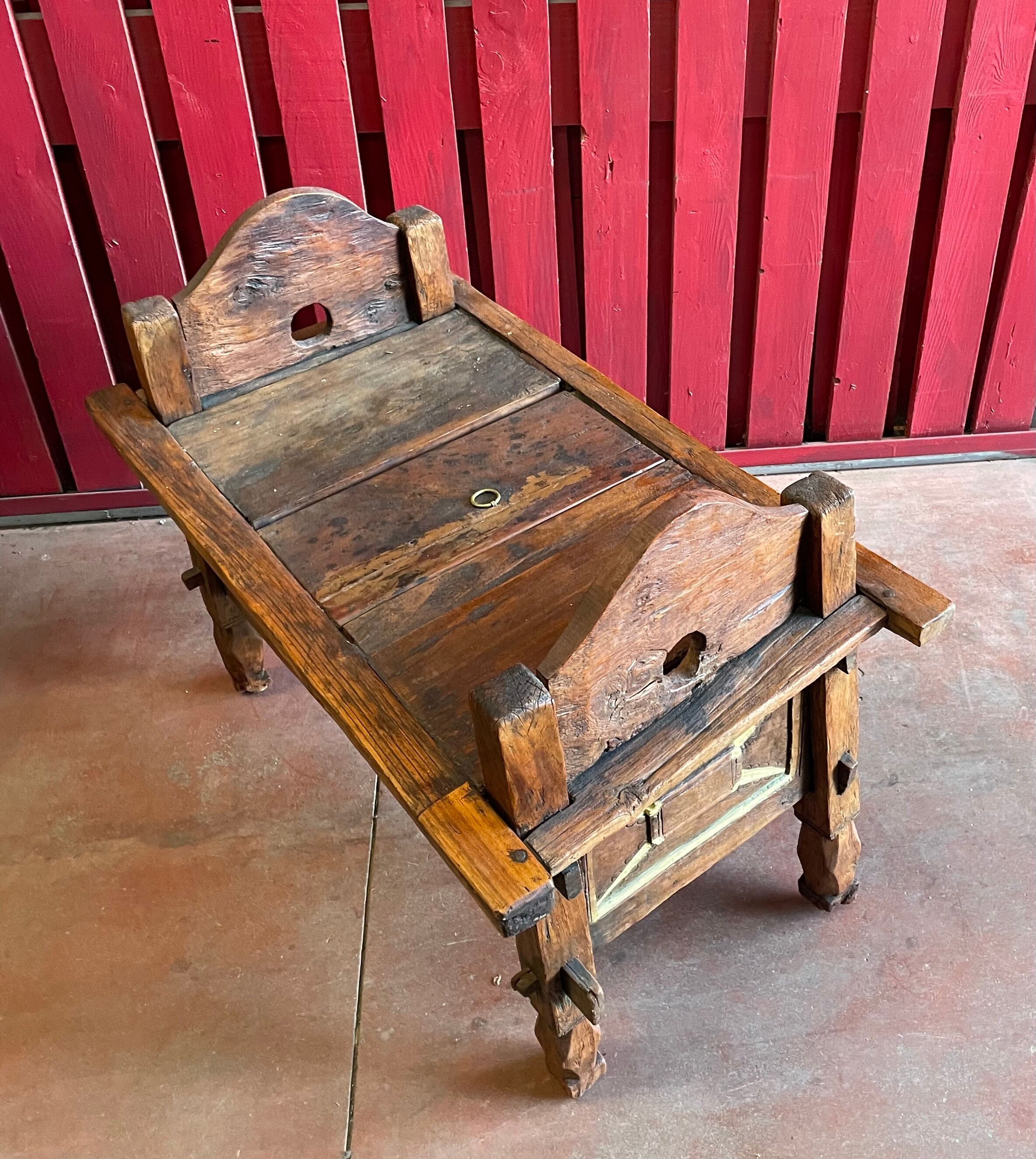 Coffre de mariage en vieux teck datant du XIXe siècle, Indénosie île de Madura