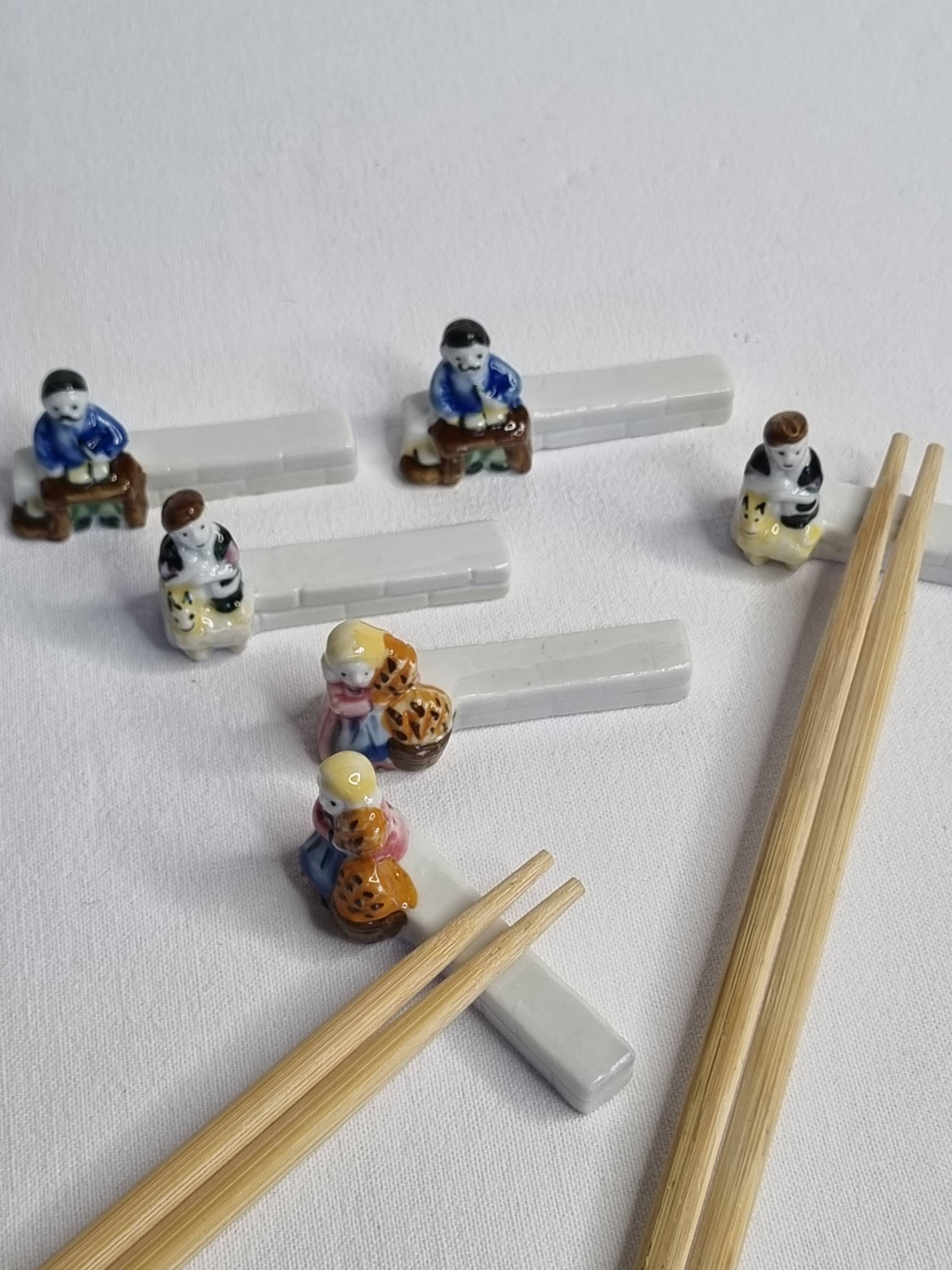 Six Le Merzer porcelain knife holders, 6 cm