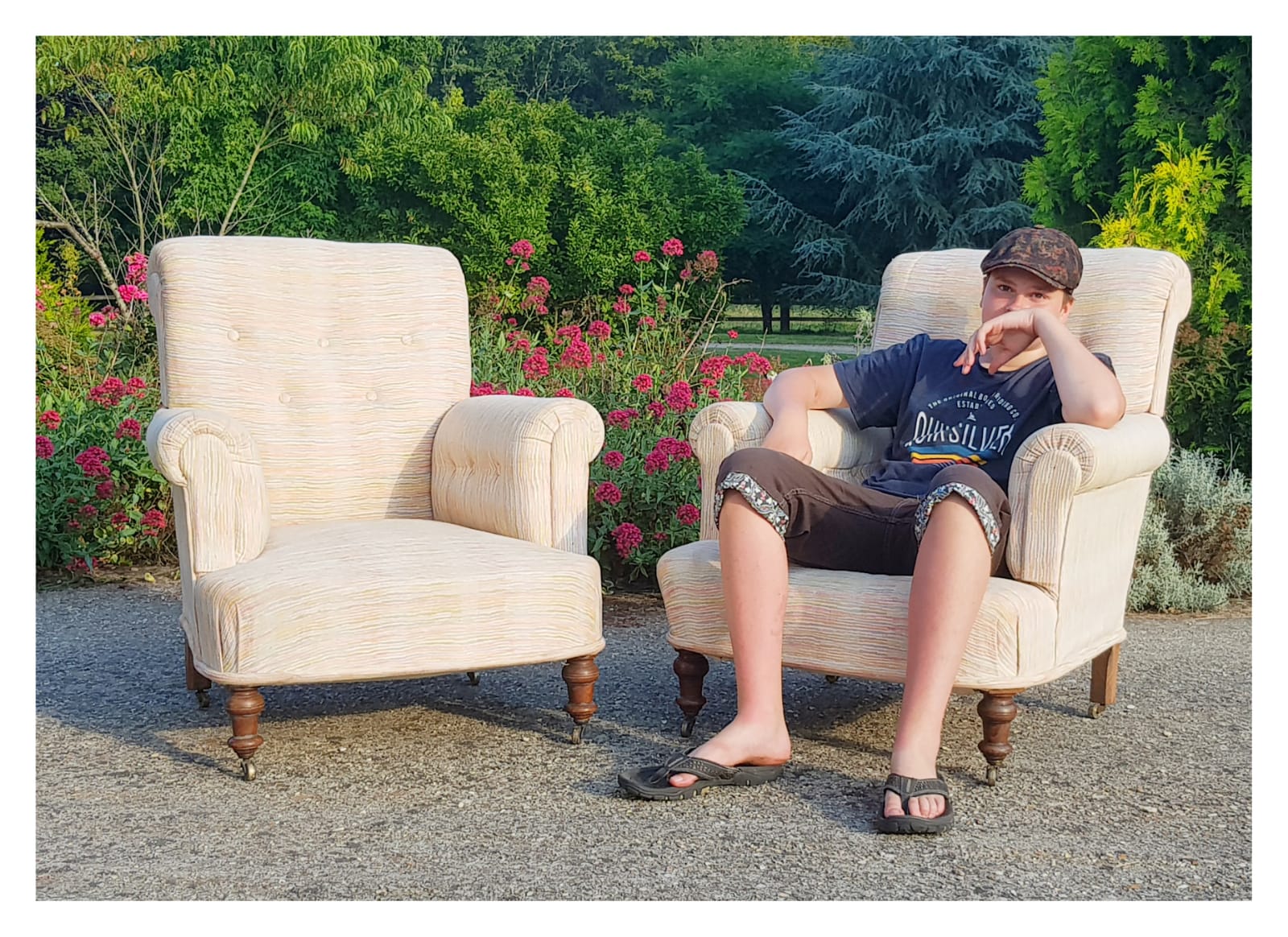 Lot 2 armchairs English / Vintage toad