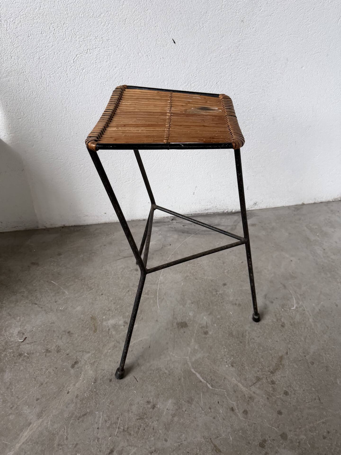 Wicker and metal stool Dennis Lennon 1950