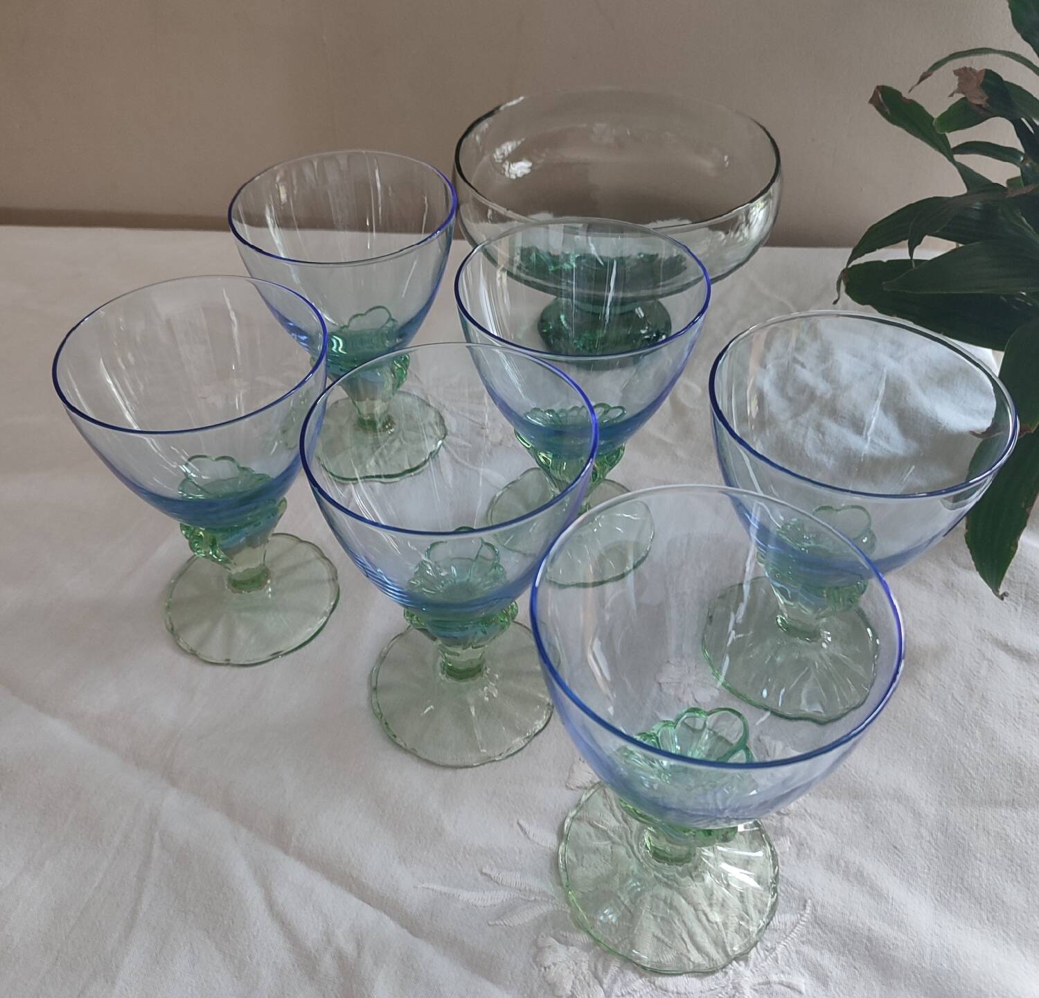 Set of 6 glasses and a Bormioli Rocco Bahia coupe, Italy