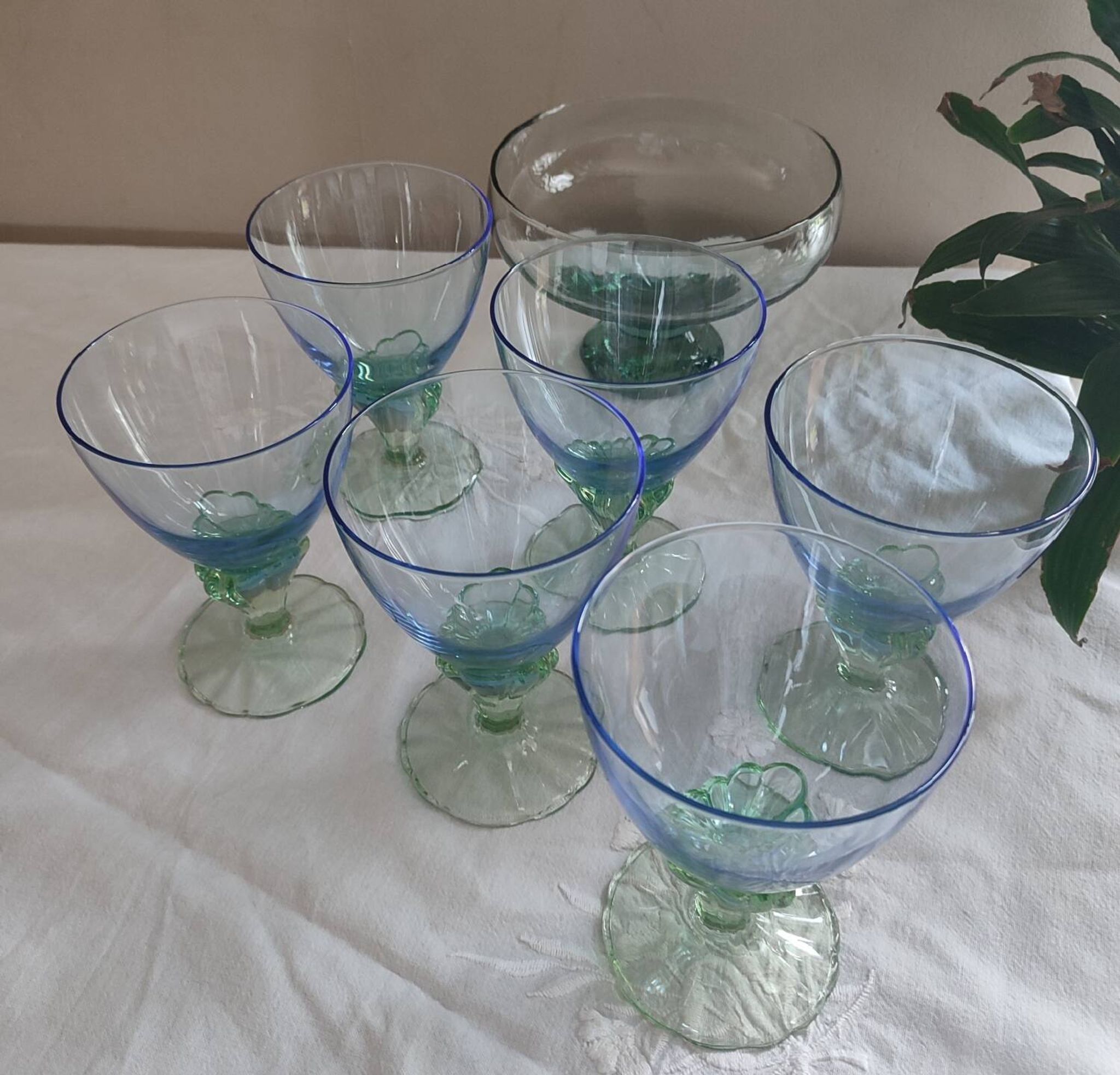 Set of 6 glasses and a Bormioli Rocco Bahia coupe, Italy