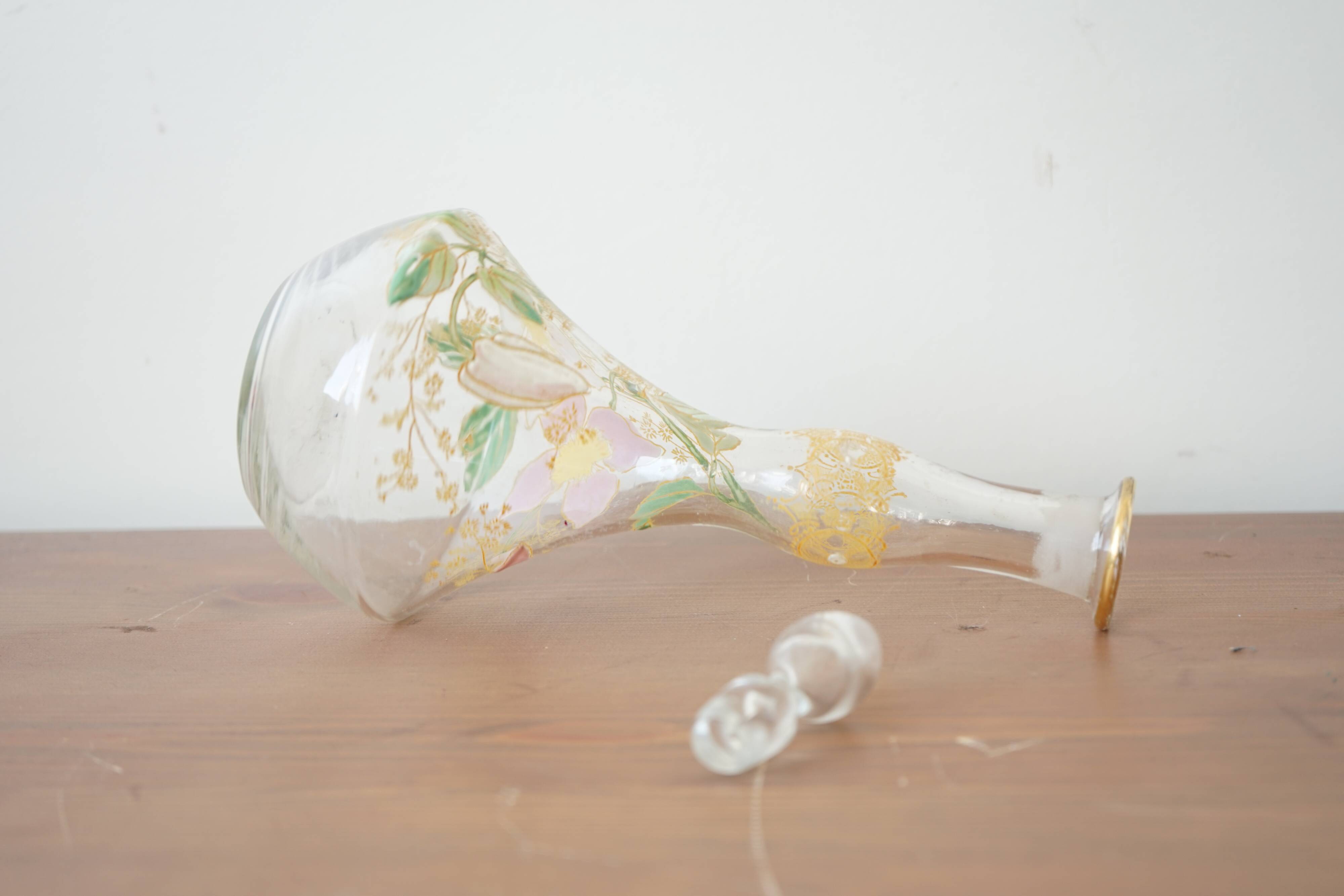 Legras (Fin XIXe siècle) carafe à liqueur en verre émaillé à décor de fleur