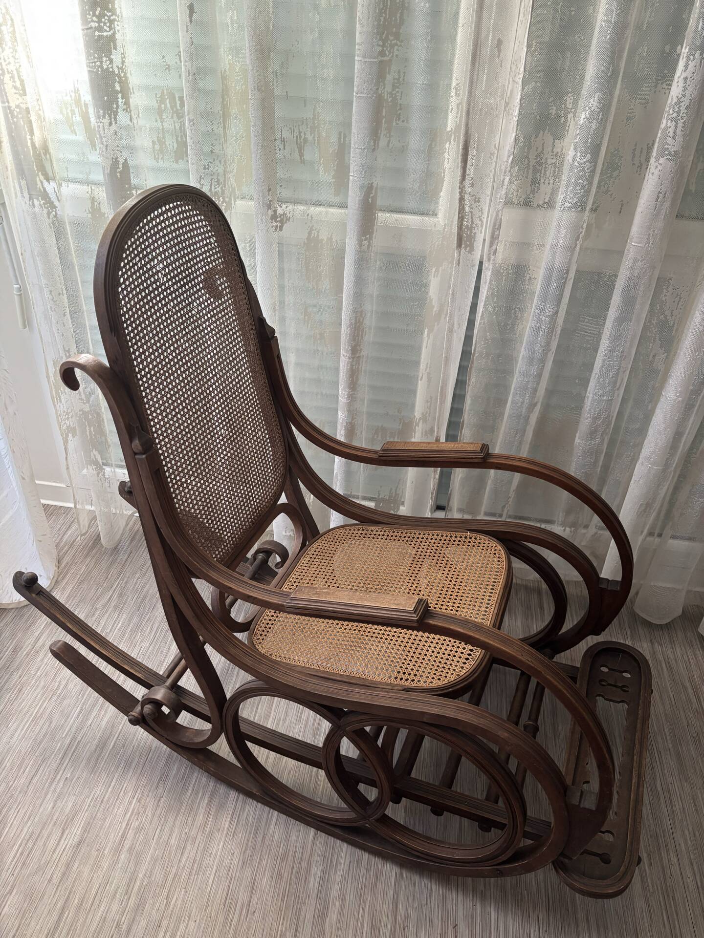 Thonet rattan rocking chair from the 1920s.