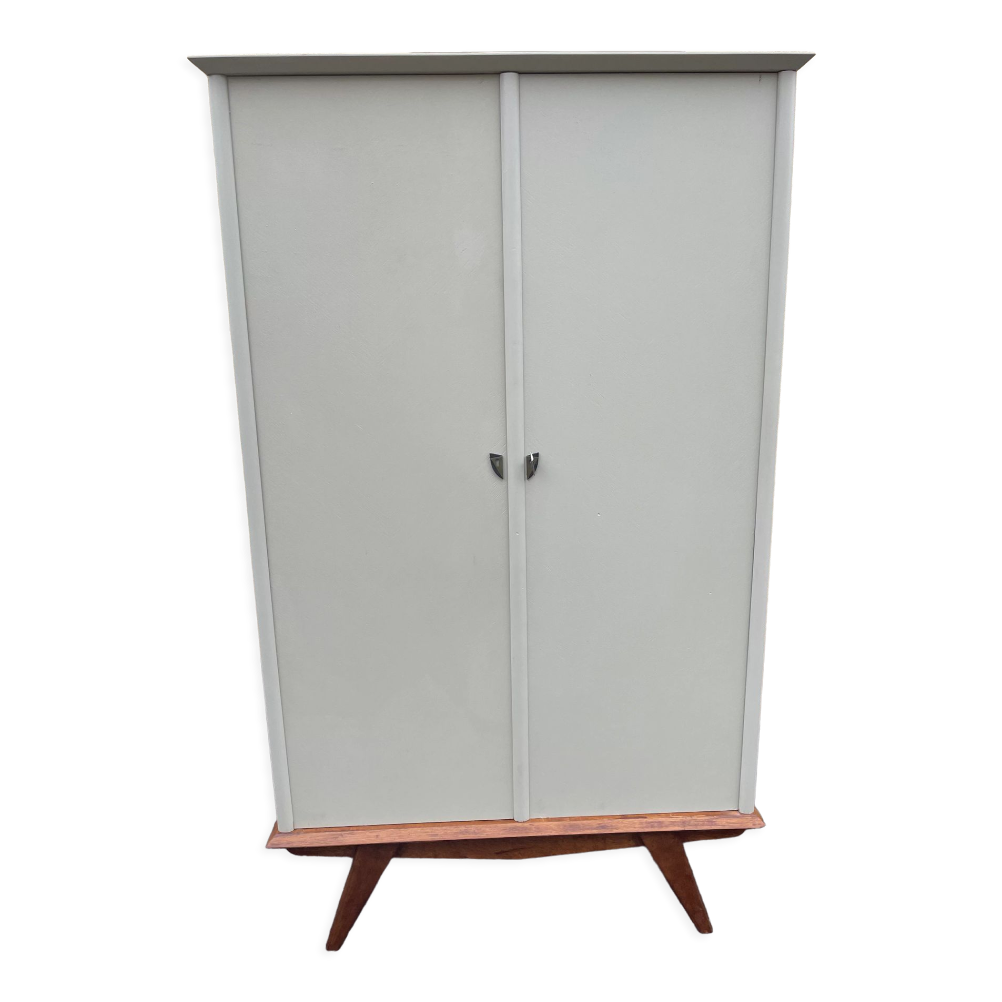 Vintage wardrobe feet compass