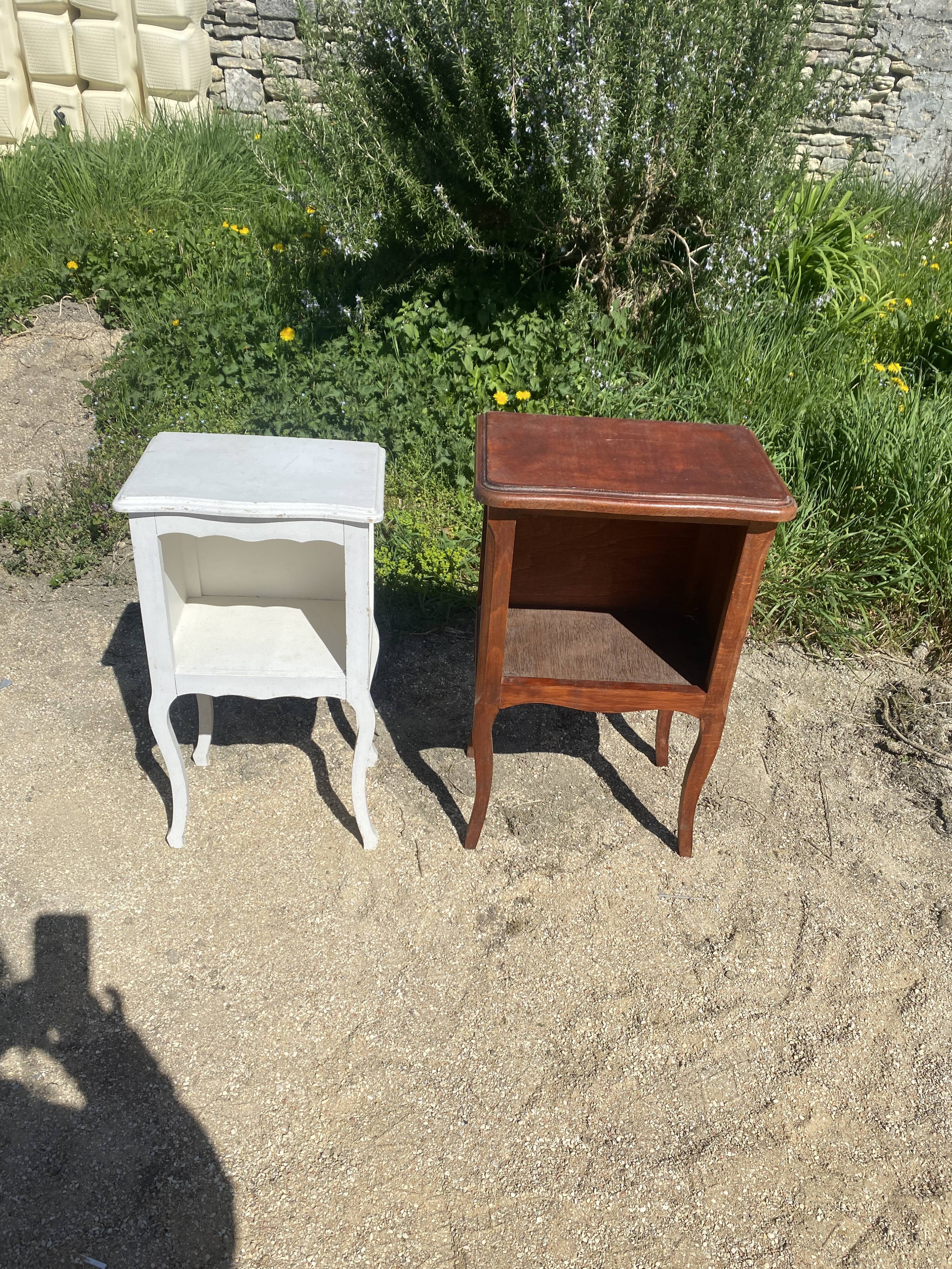 2 small bedside tables