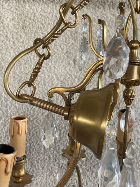 Pair of chandeliers with pendant