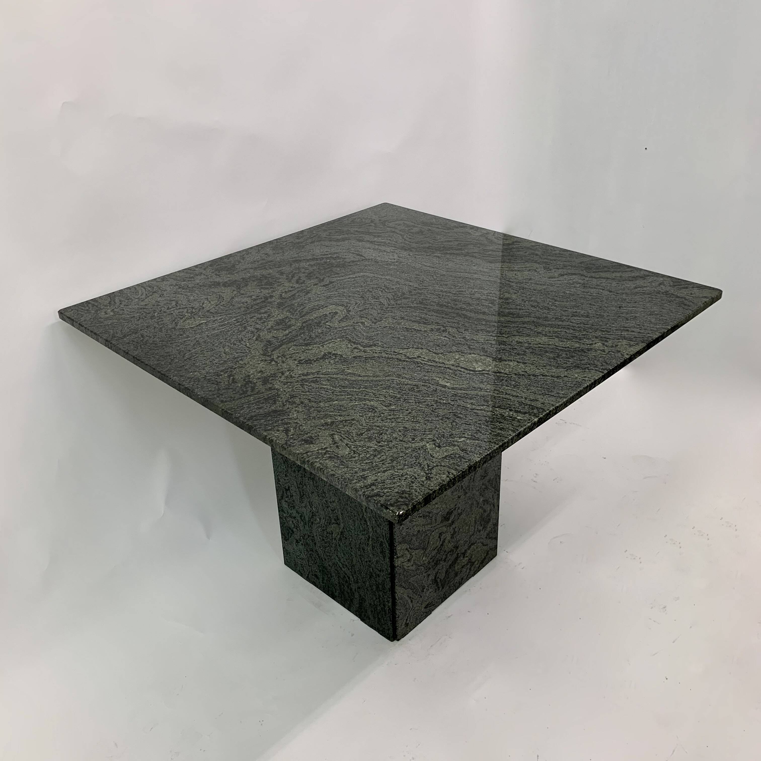 Table à manger en granit vert, années 1980