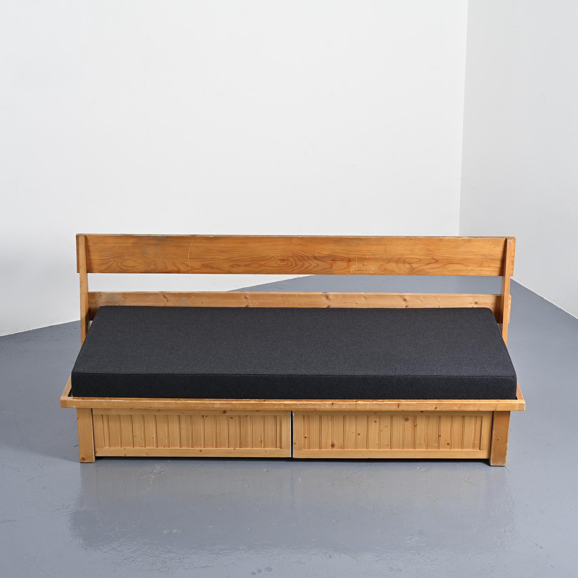 Banquette des Arcs avec dossier par Charlotte Perriand, circa 1973