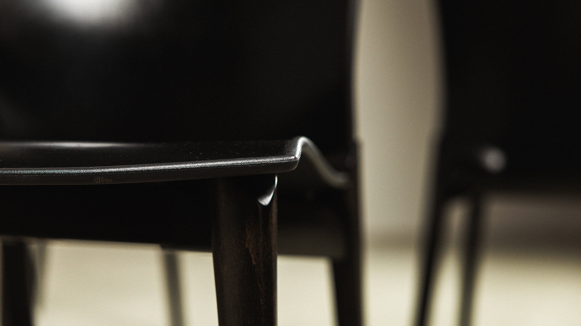 7 chaises Cos par Josep Lluscà pour Cassina, Italie, 1994