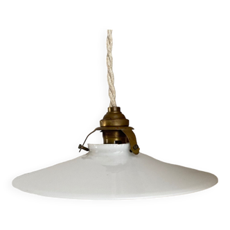 Opaline suspension