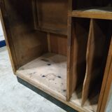 Former cash vitrine store counter