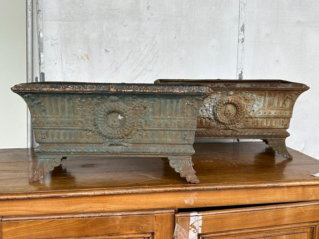 Pair of cast iron planters of the nineteenth century - planter