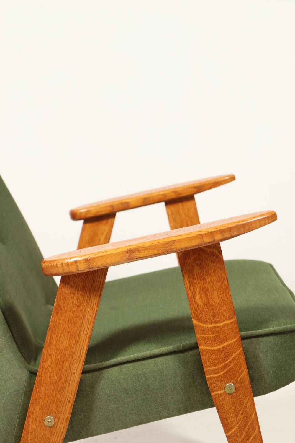 Fauteuil vintage moderne chêne clair vert royal 1962 design par Chierowski