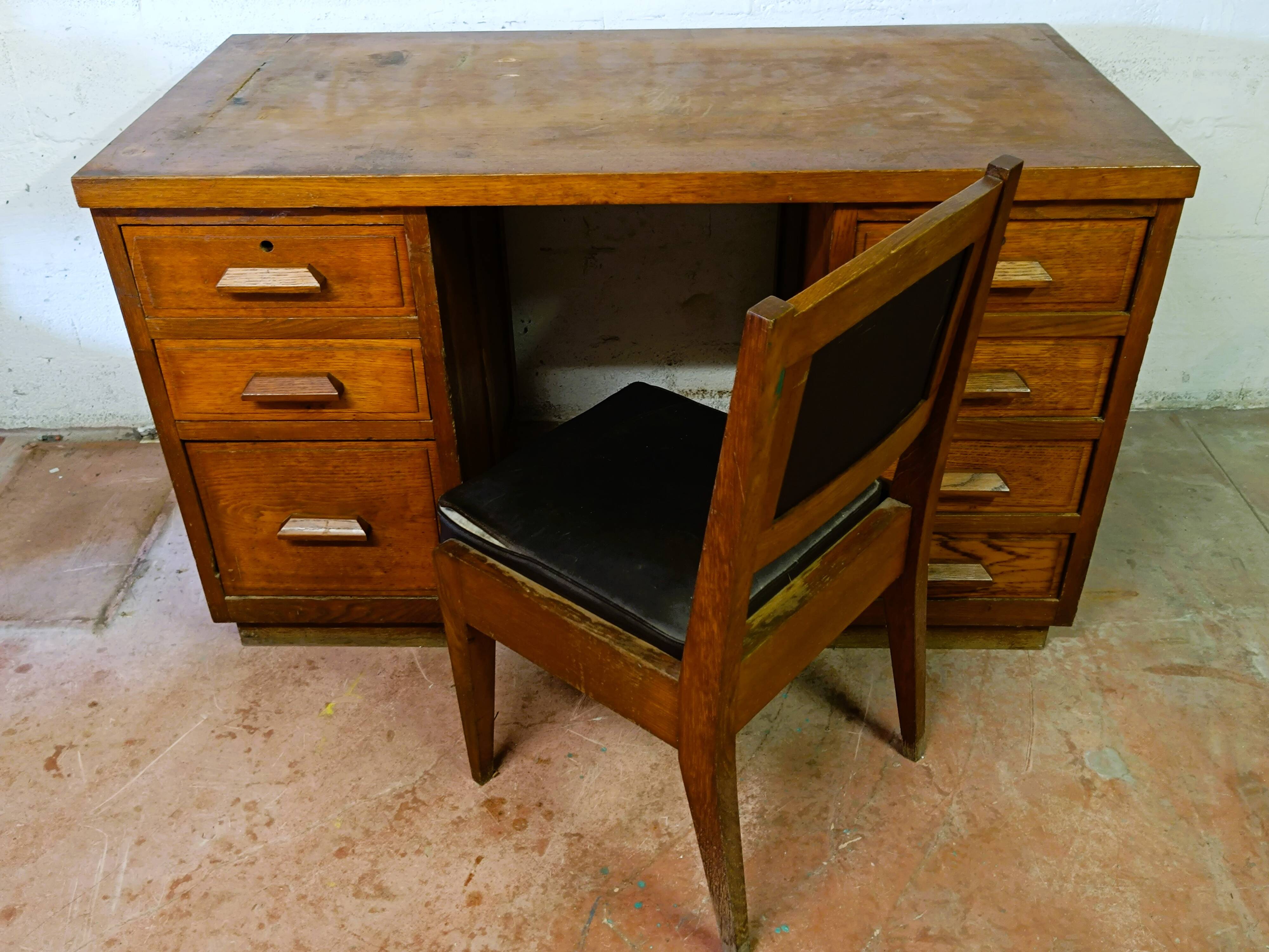Art Nouveau oak desk and chair