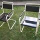 Paire de chaises de jardin cantilever en fer peint et bois, années 1930