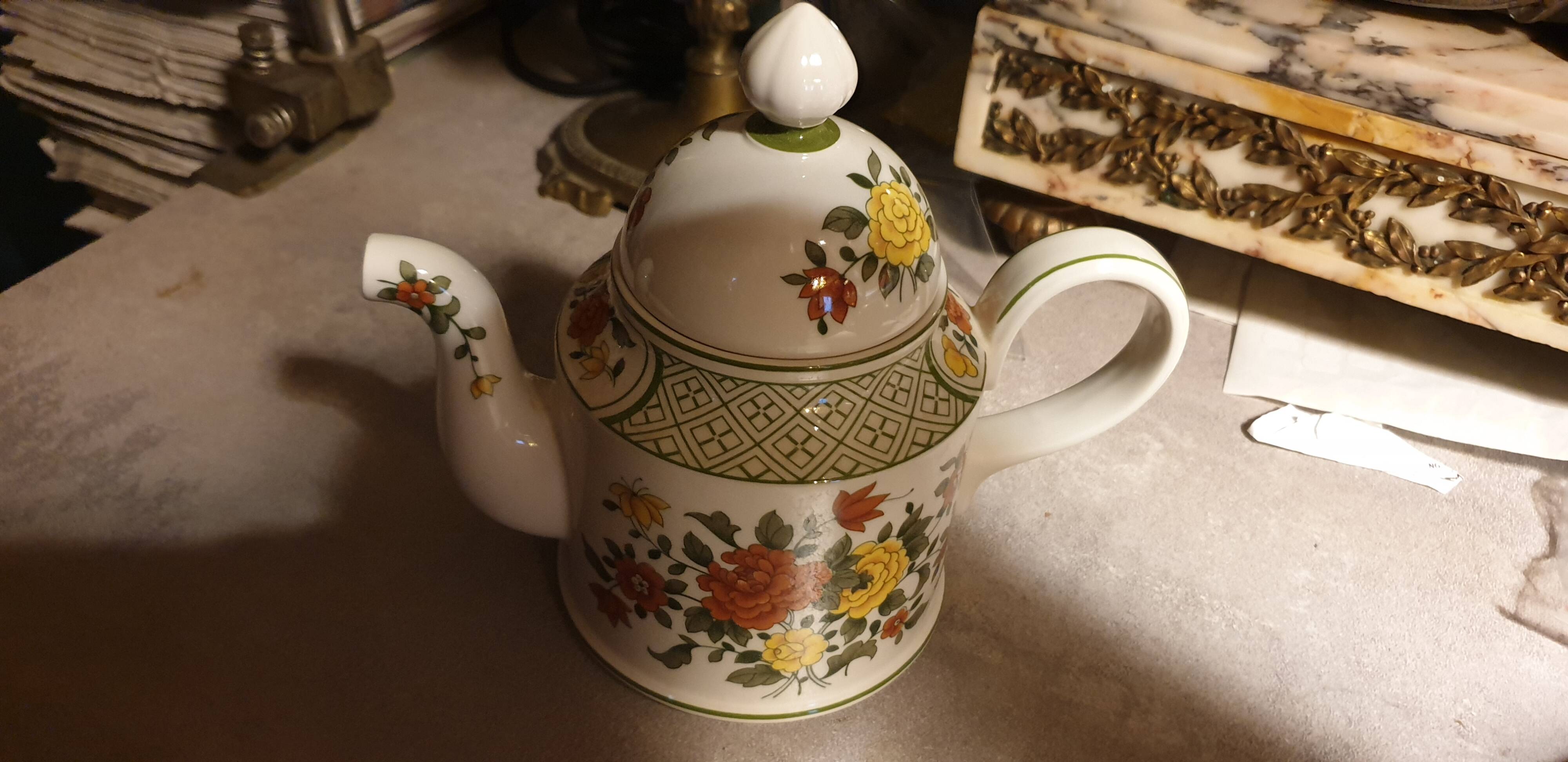 Villeroy and Boch teapot