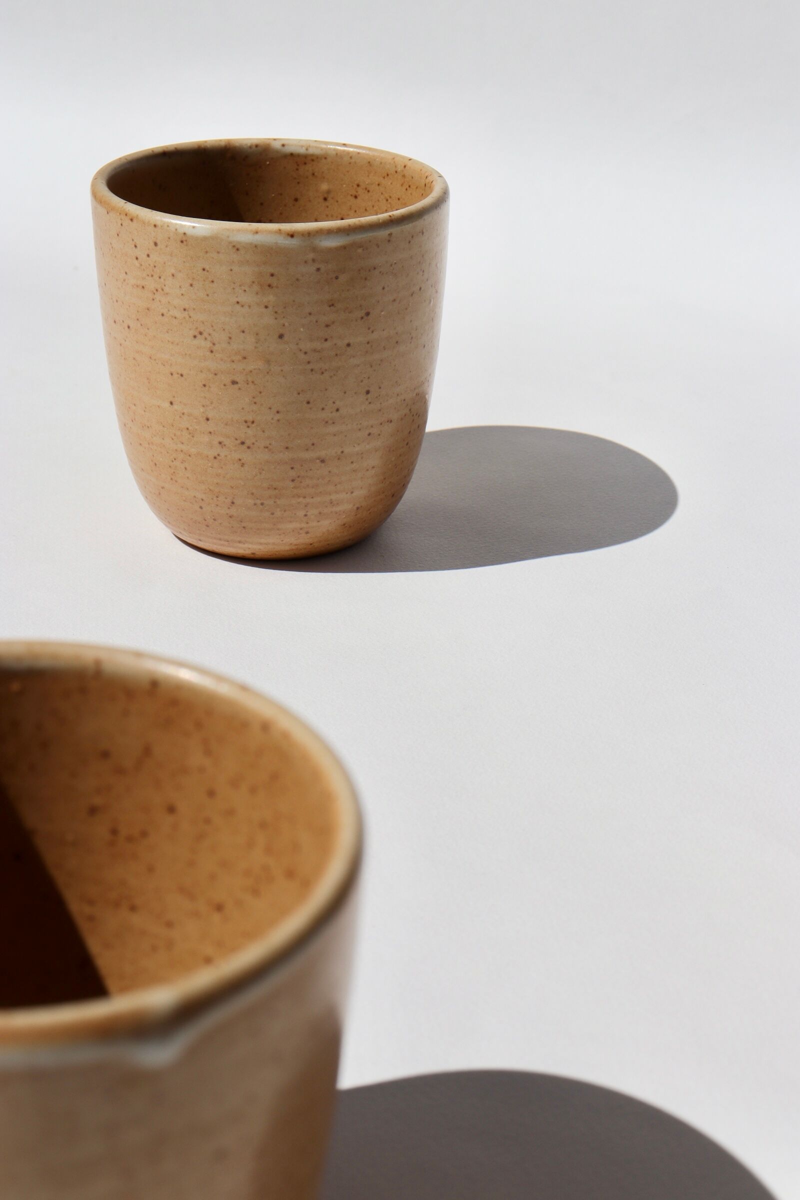 5 tasses en grès moucheté Grès Village