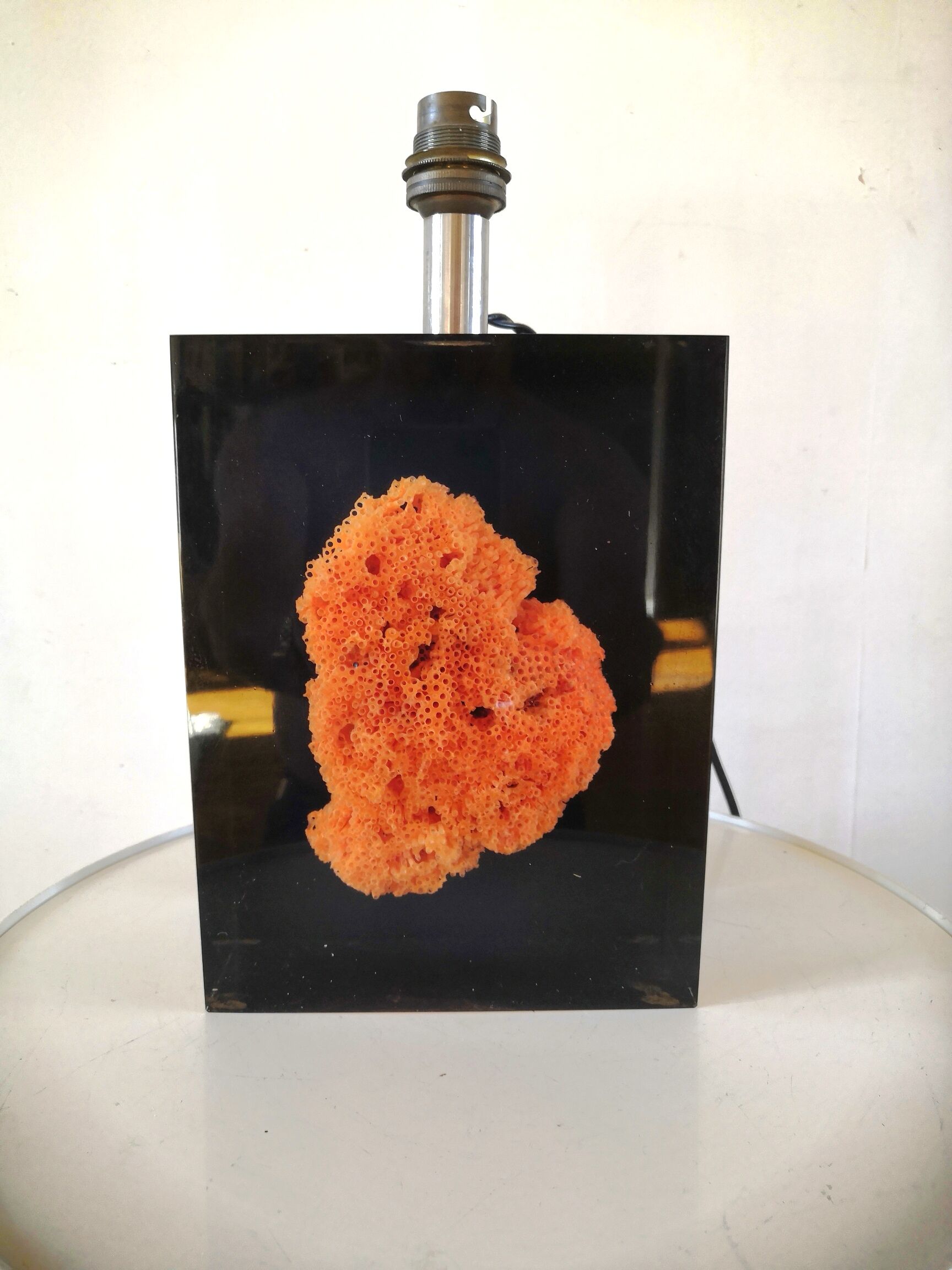 Resin lamp inclusion coral red design 70s