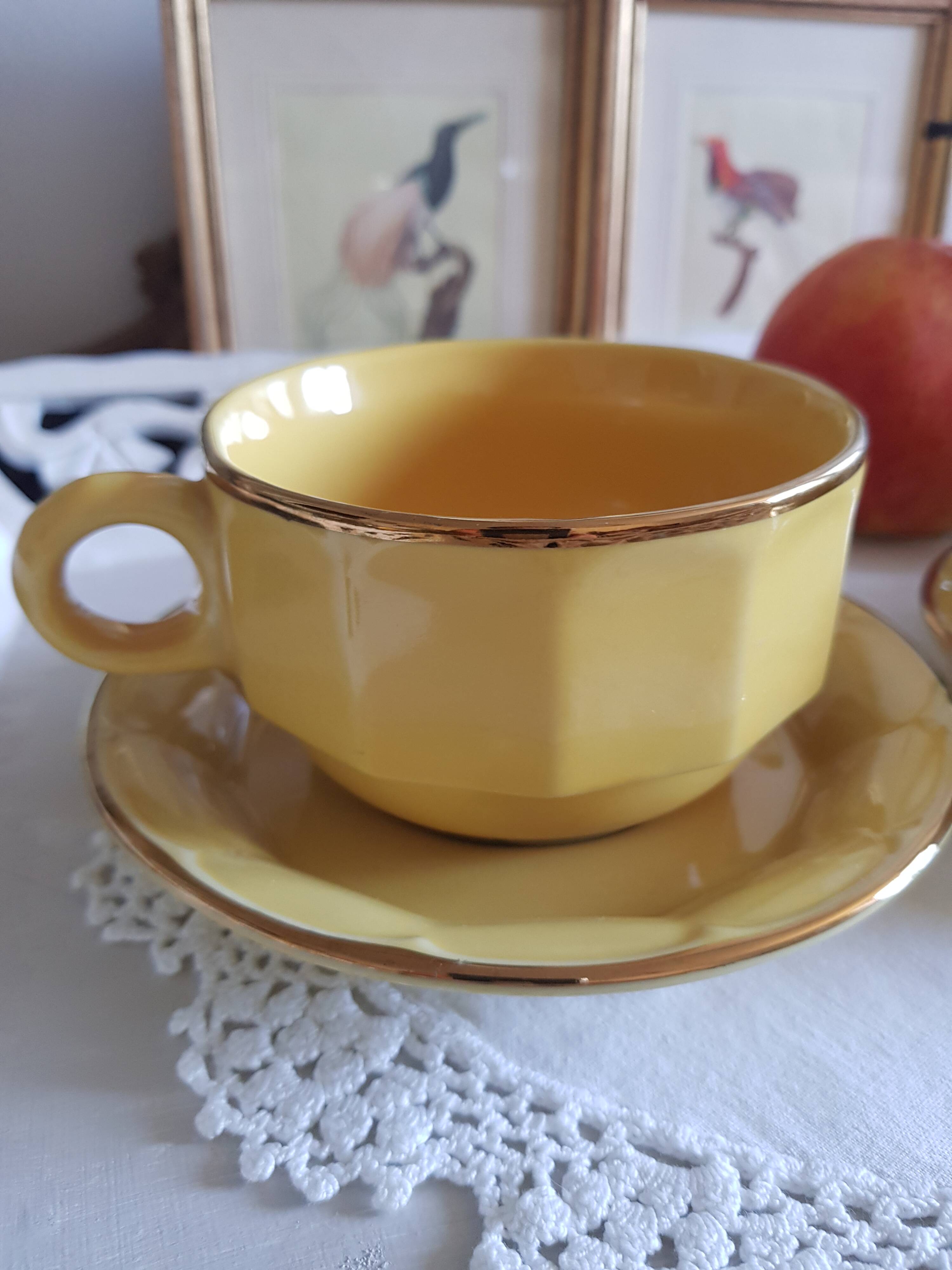 Duo of chocolate cups, breakfast, Bistro style, porcelain, yellow and gold
