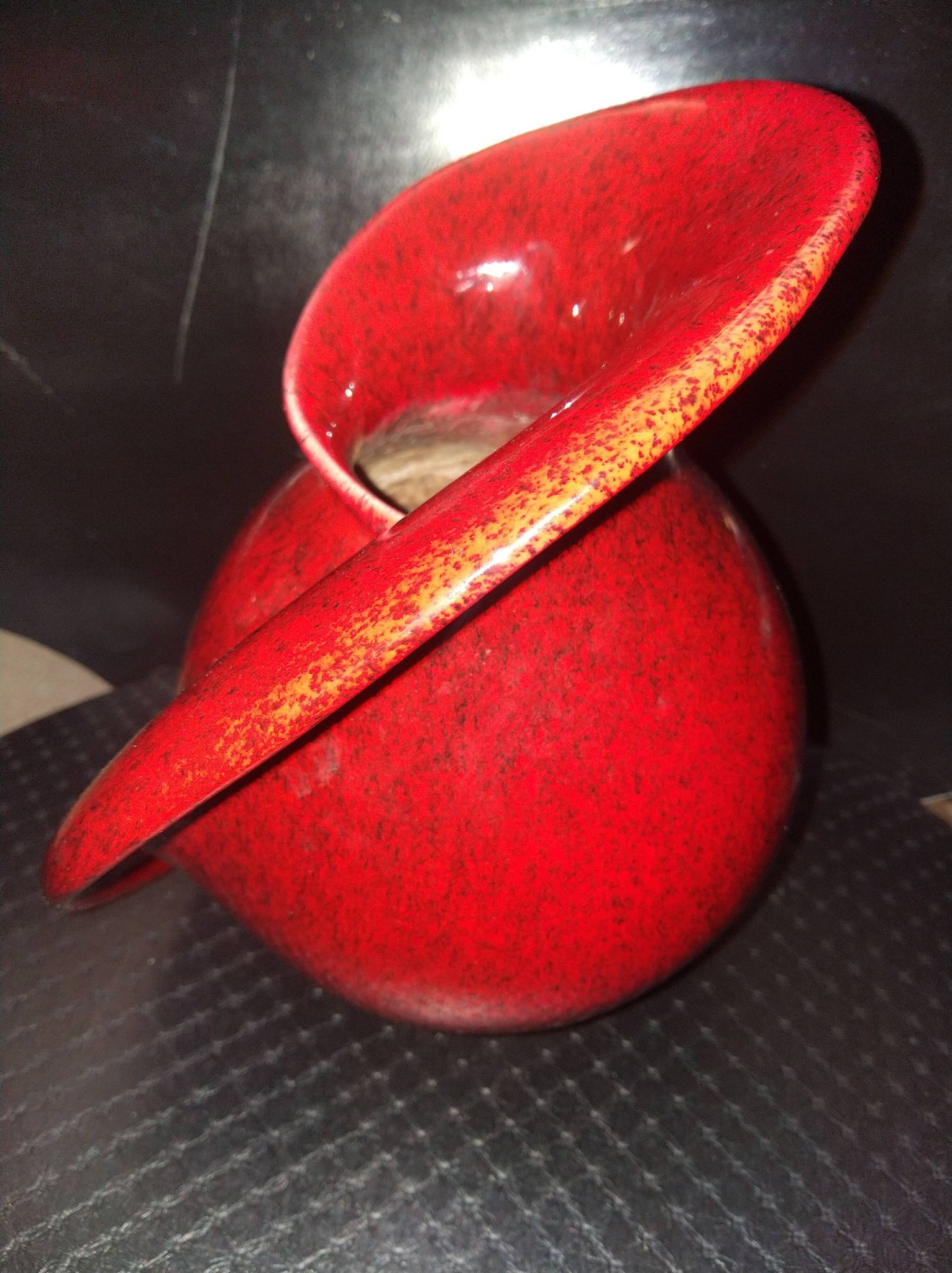 Vase coeur de rose en céramique par Fred et Andrée Stocker vers 1950