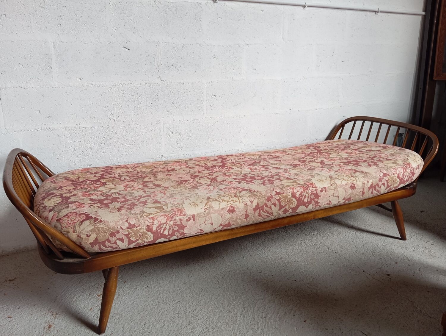 Divan-banquette called "Studio Couch" – Mid-Century Design