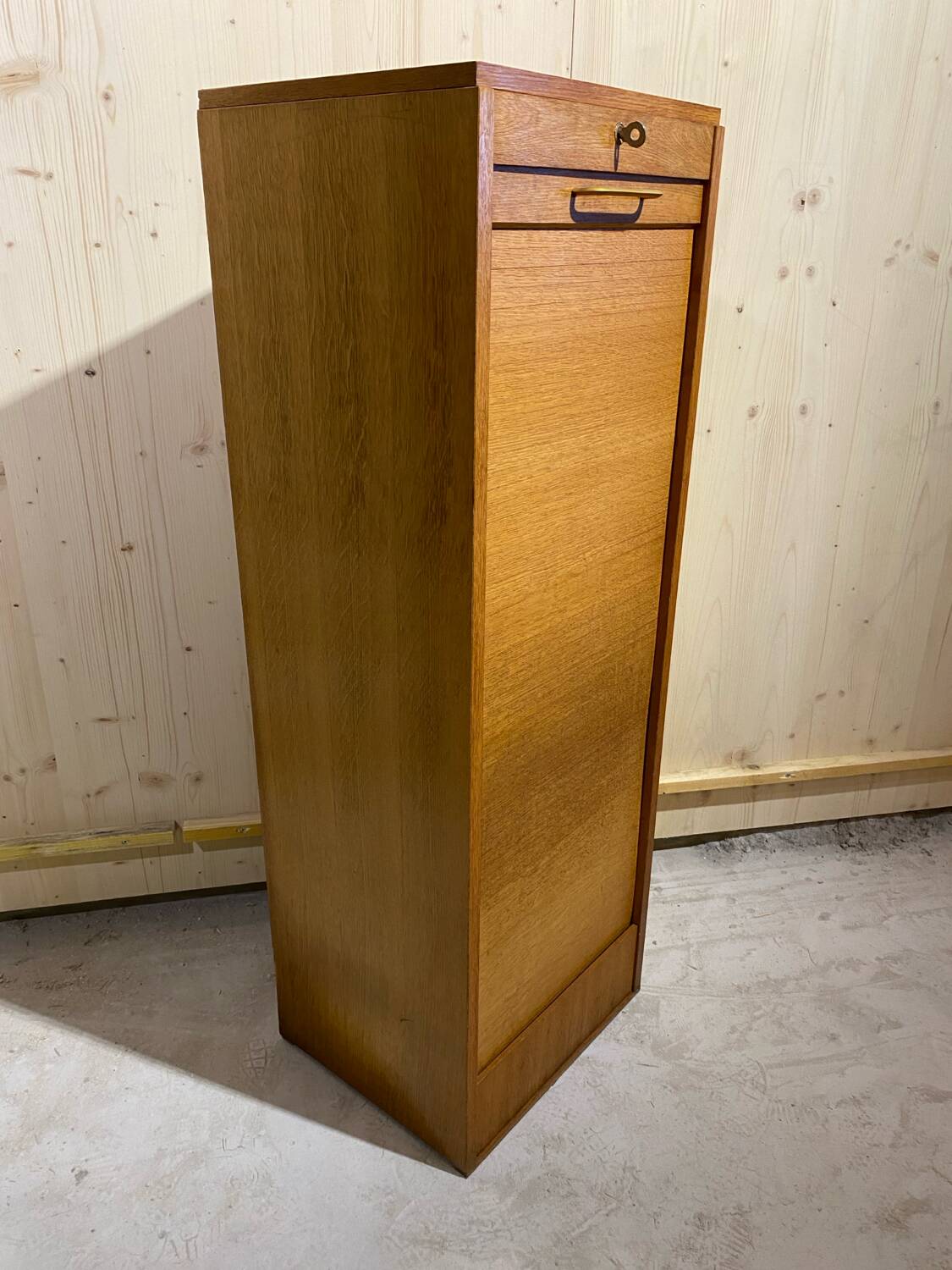 Curtain filing cabinet
