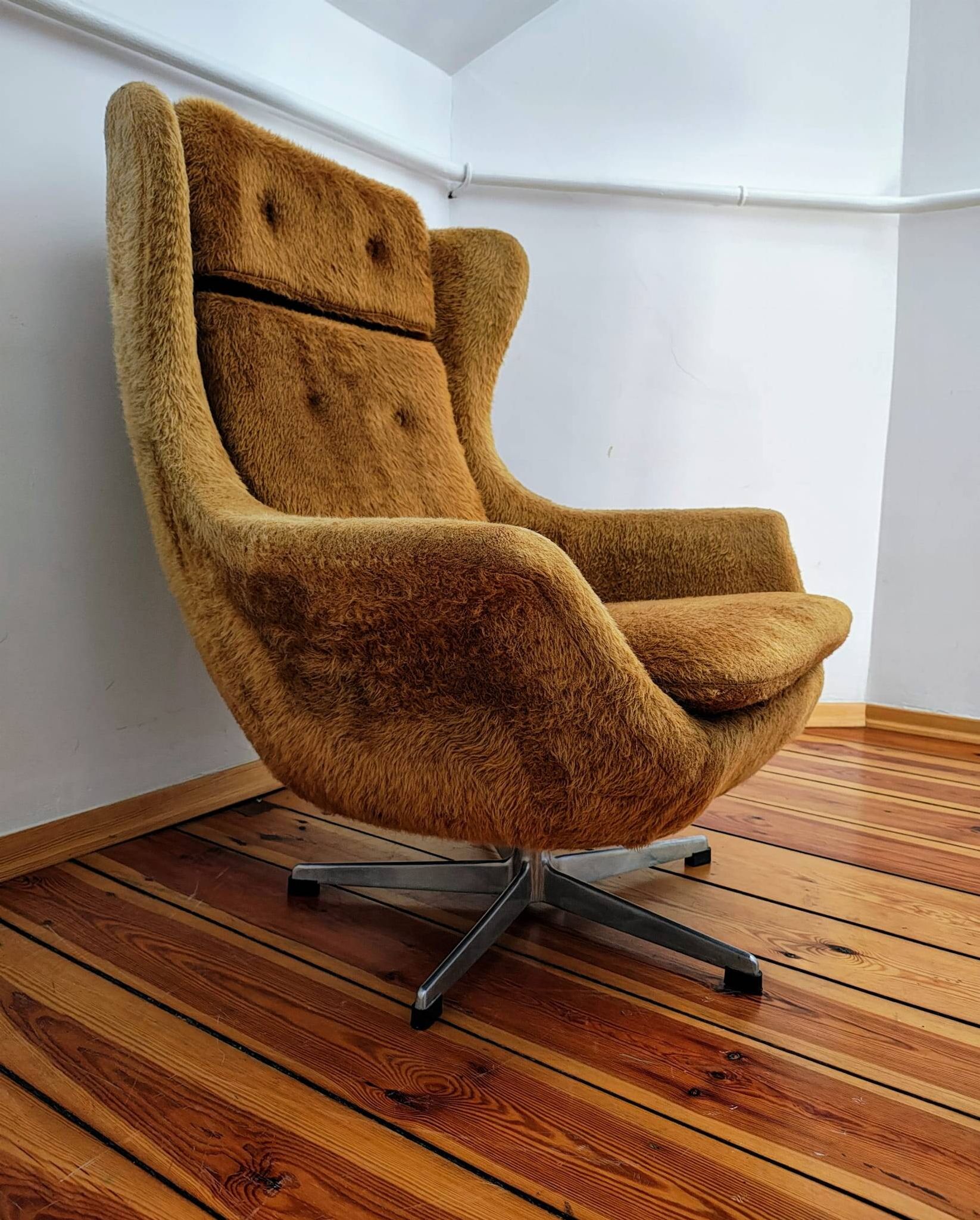 Ushak Swivel Chair by Up Zavody Rousinov from Up Závody, Czechoslovakia, 19