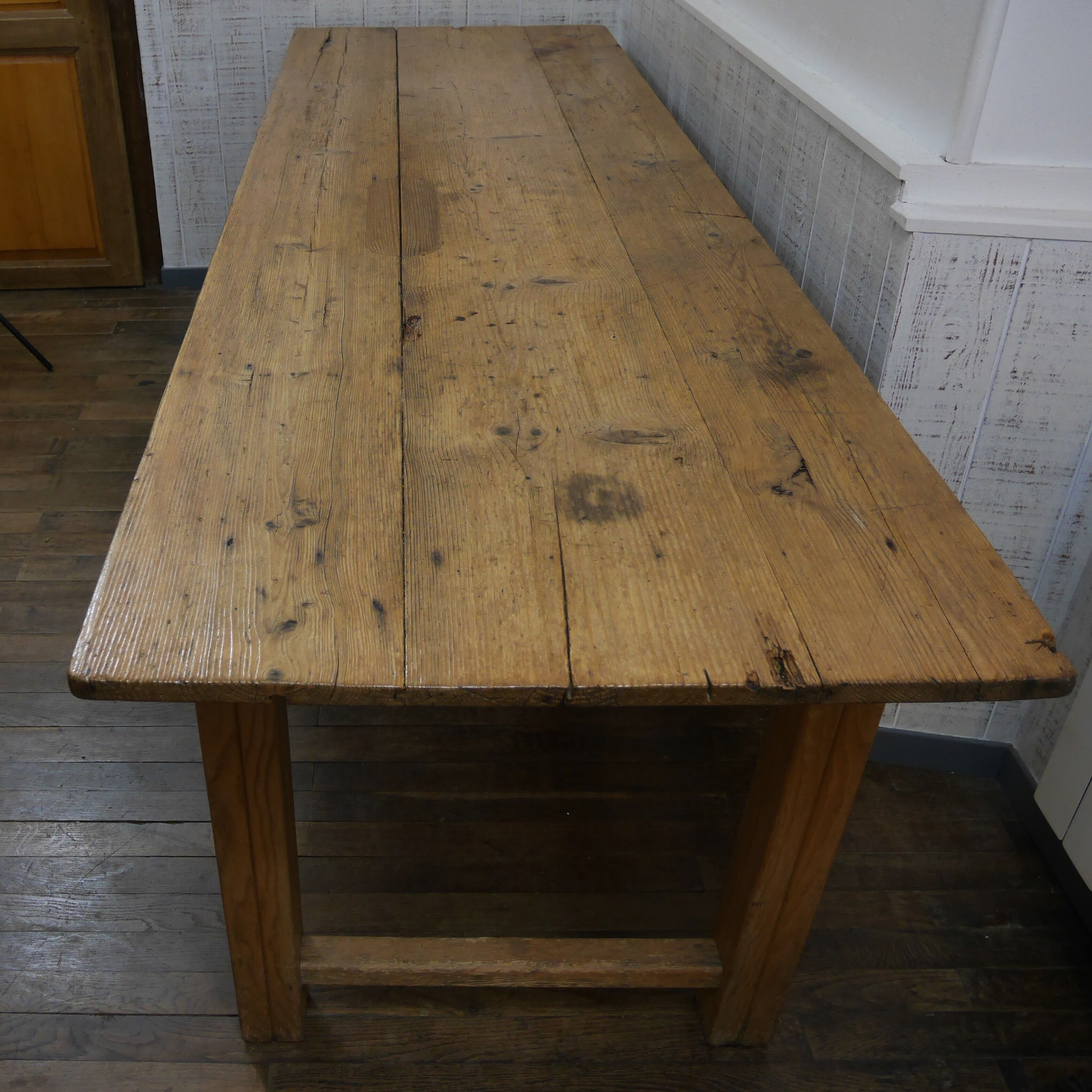 Table ferme en sapin