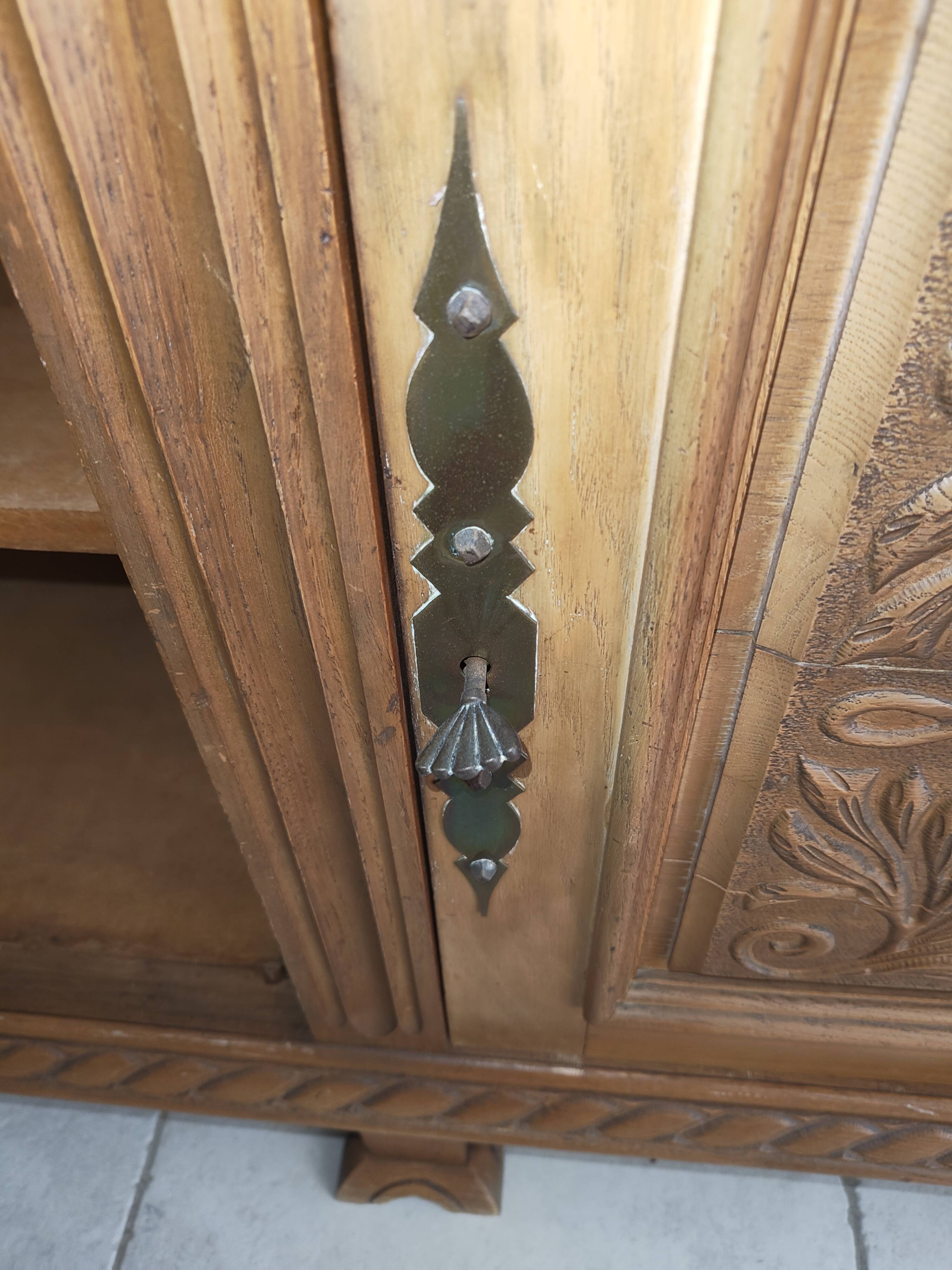 Antique oak sideboard – Stamped "RF" (Origin Administration)
