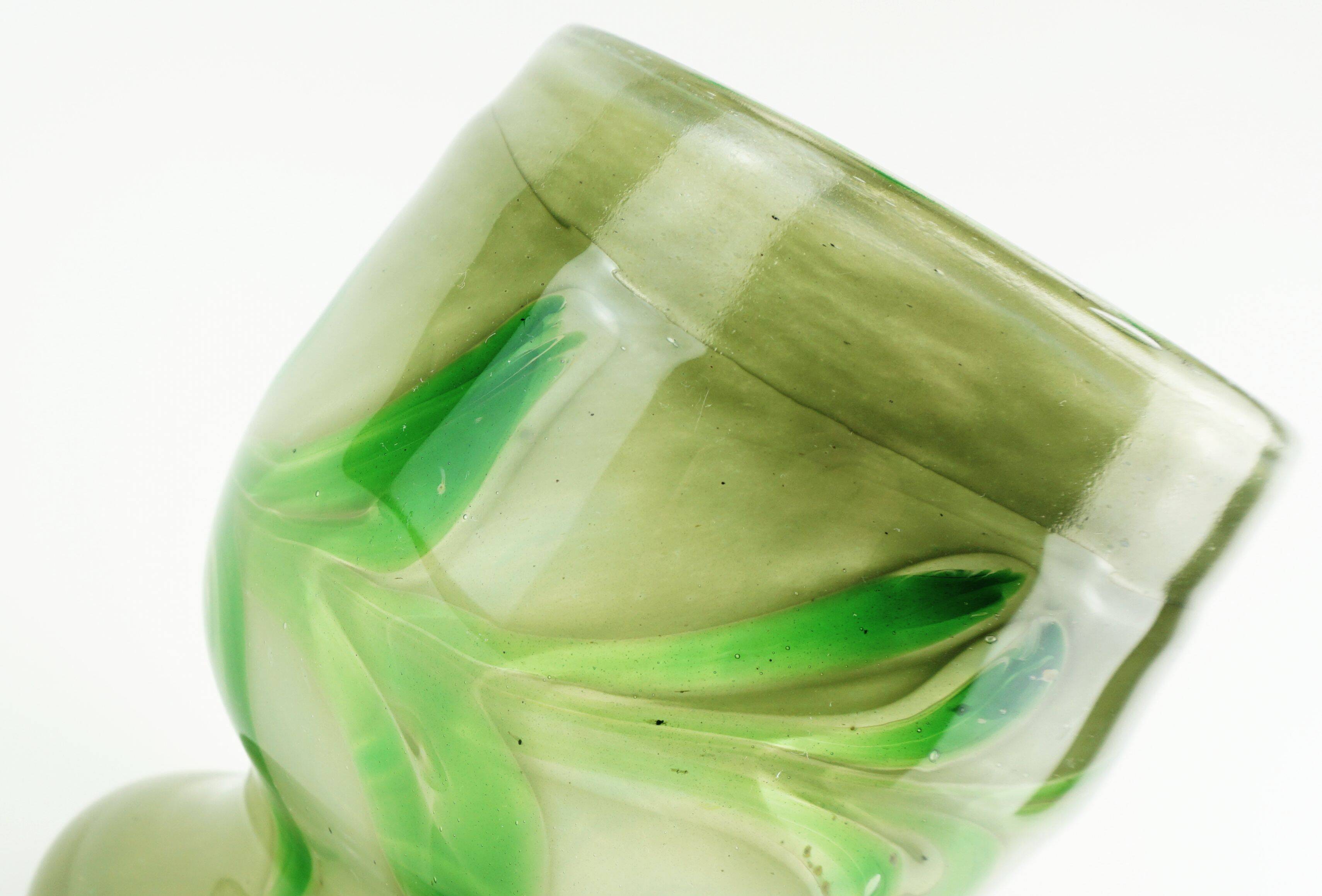 vase en verre vintage par Erwin Eisch, différentes nuances de vert et verre clair