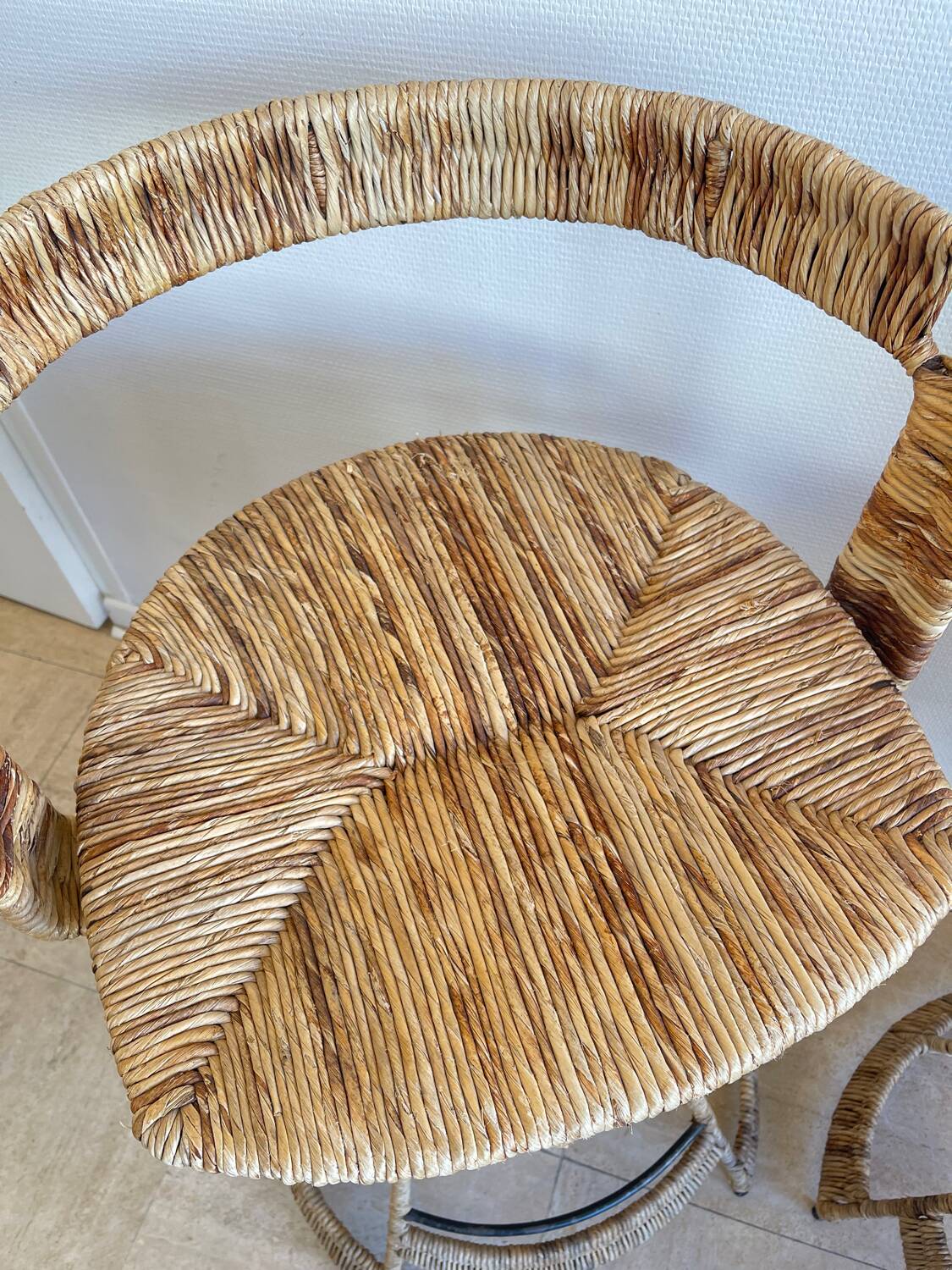Paire Tabouret haut rotin – création Roger Coster, 1970