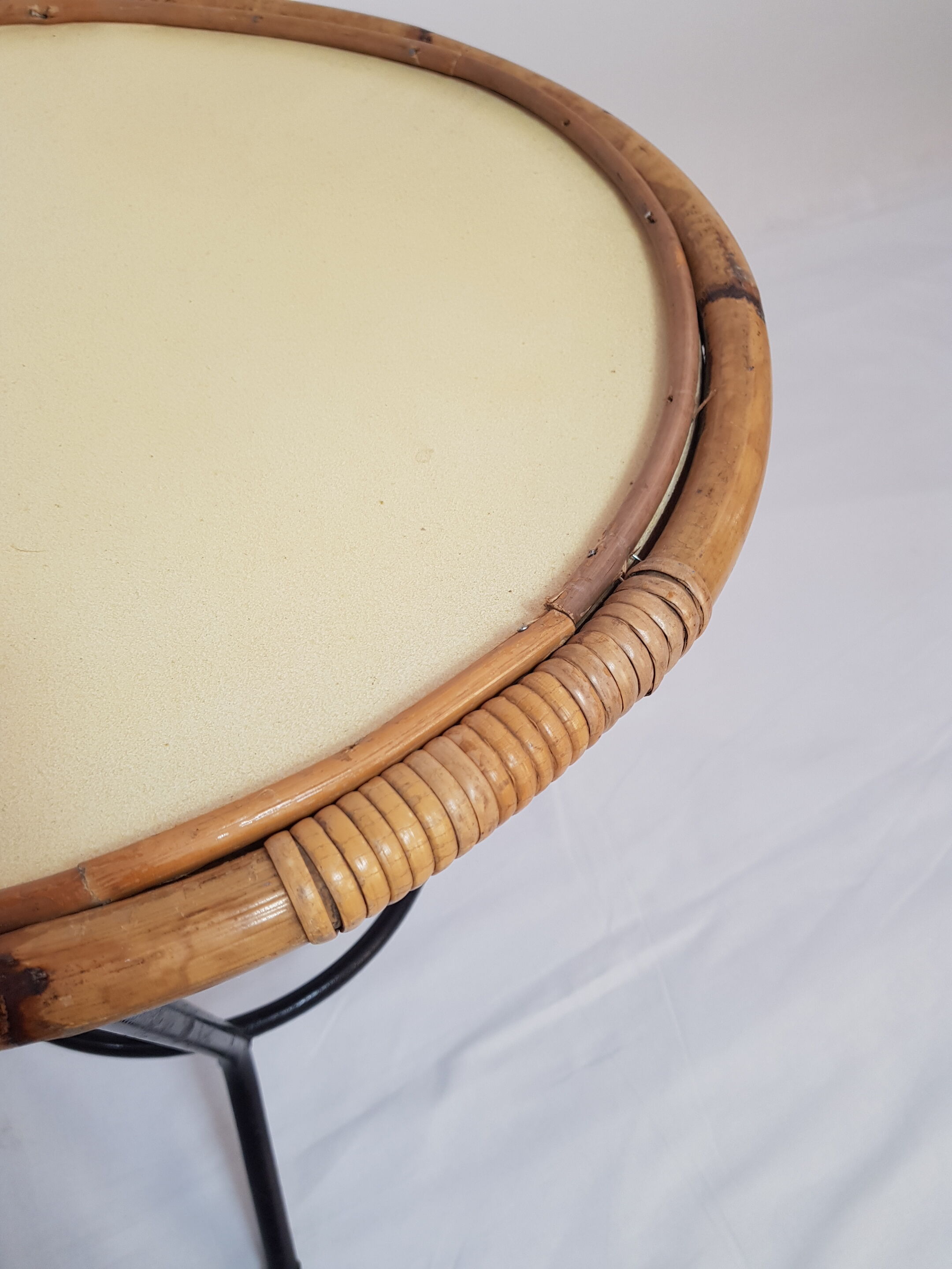 Table basse rotin et métal années 50