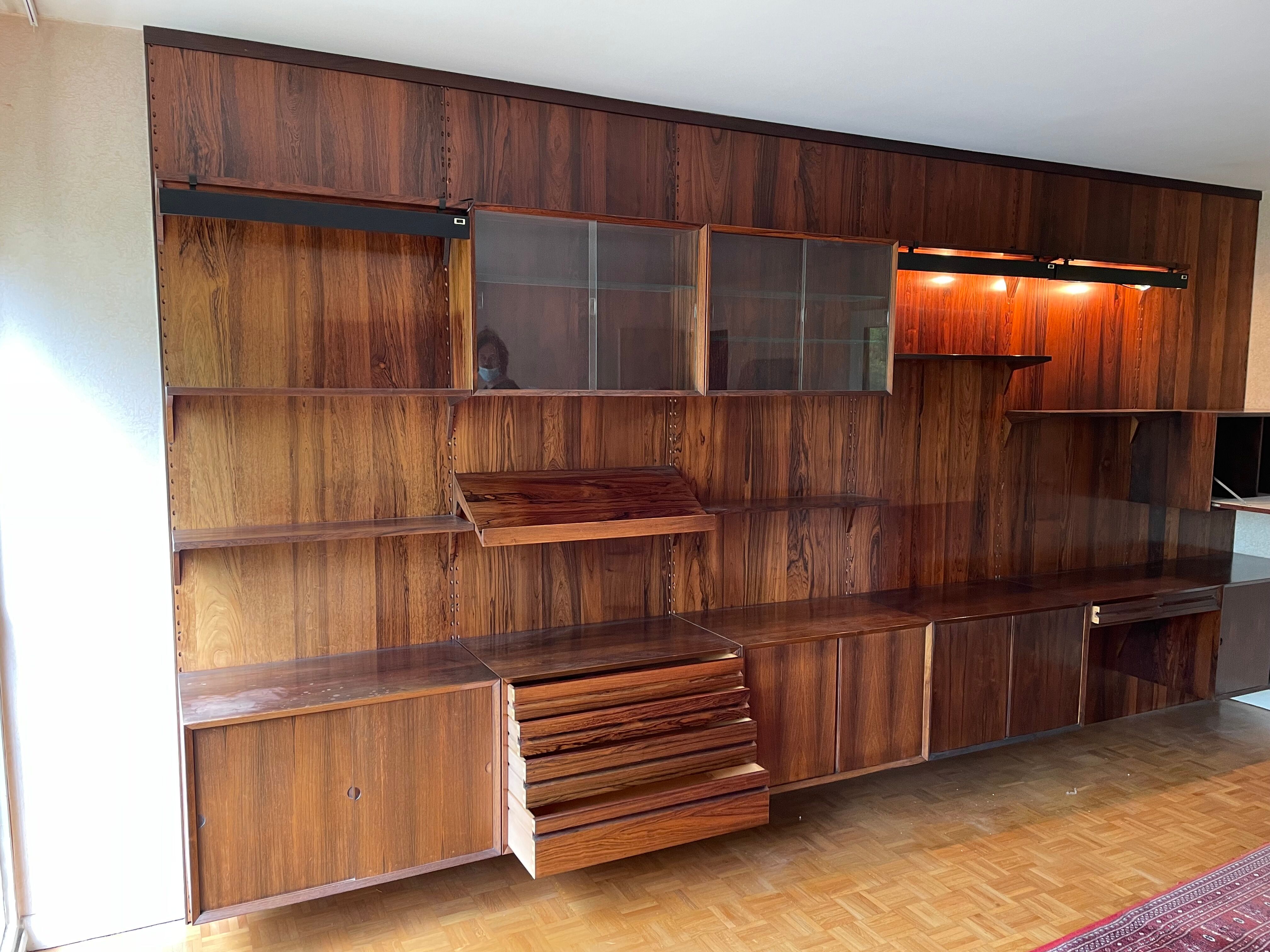 "Royal" wall system by Poul Cadovious