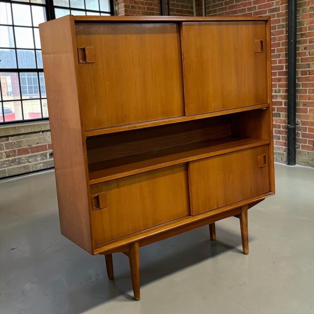 Vintage wooden bar/buffet furniture