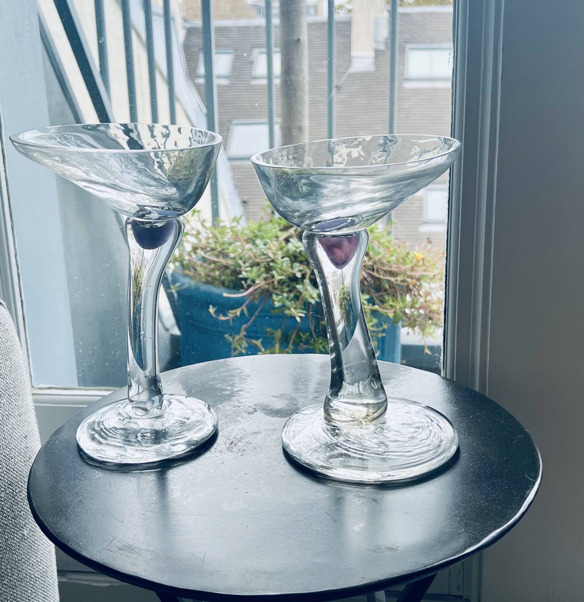 In vino veritas  coupes en verre sou!fflé de fabrice langlade