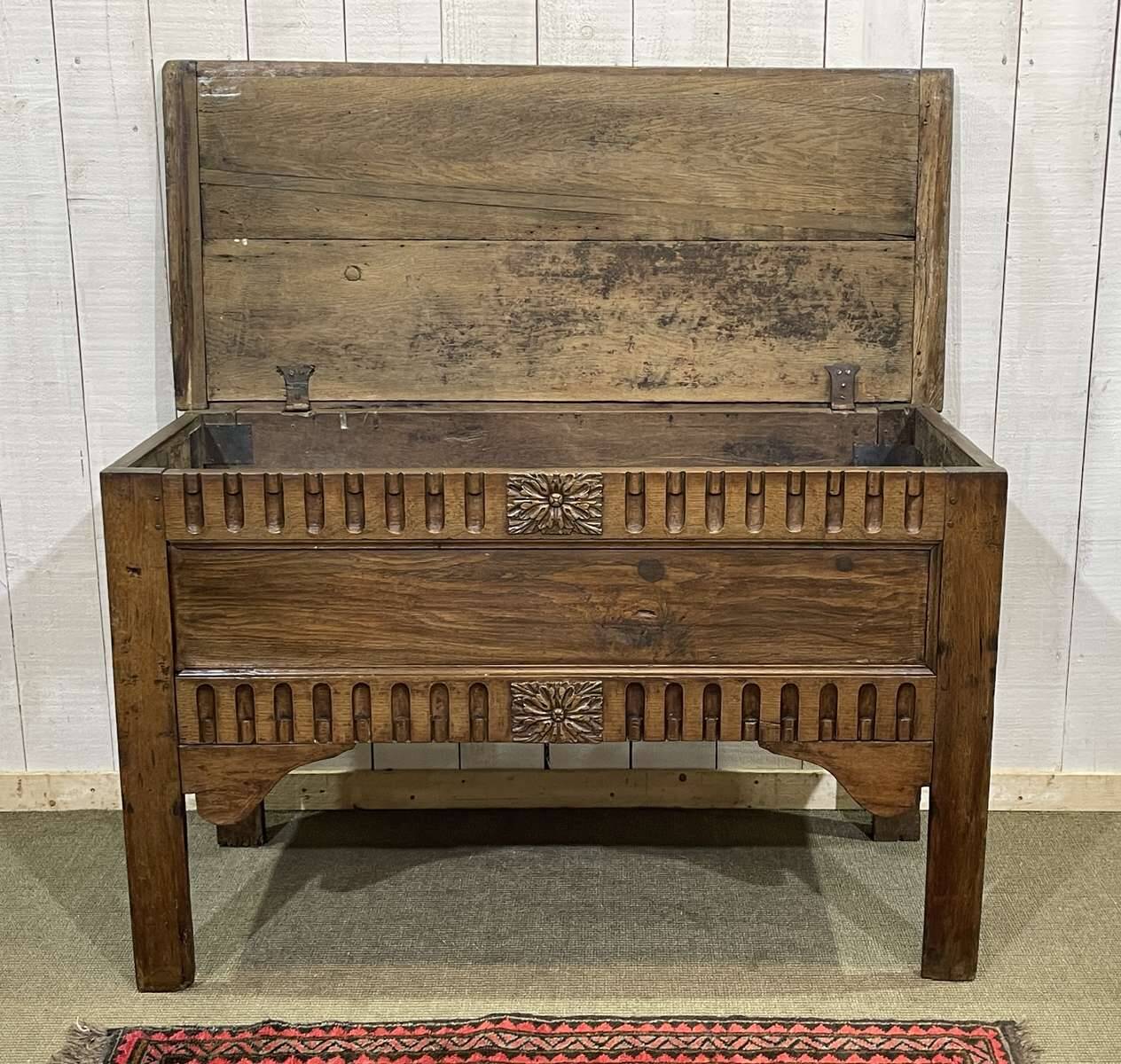 Chest - Oak trunk, 18th century